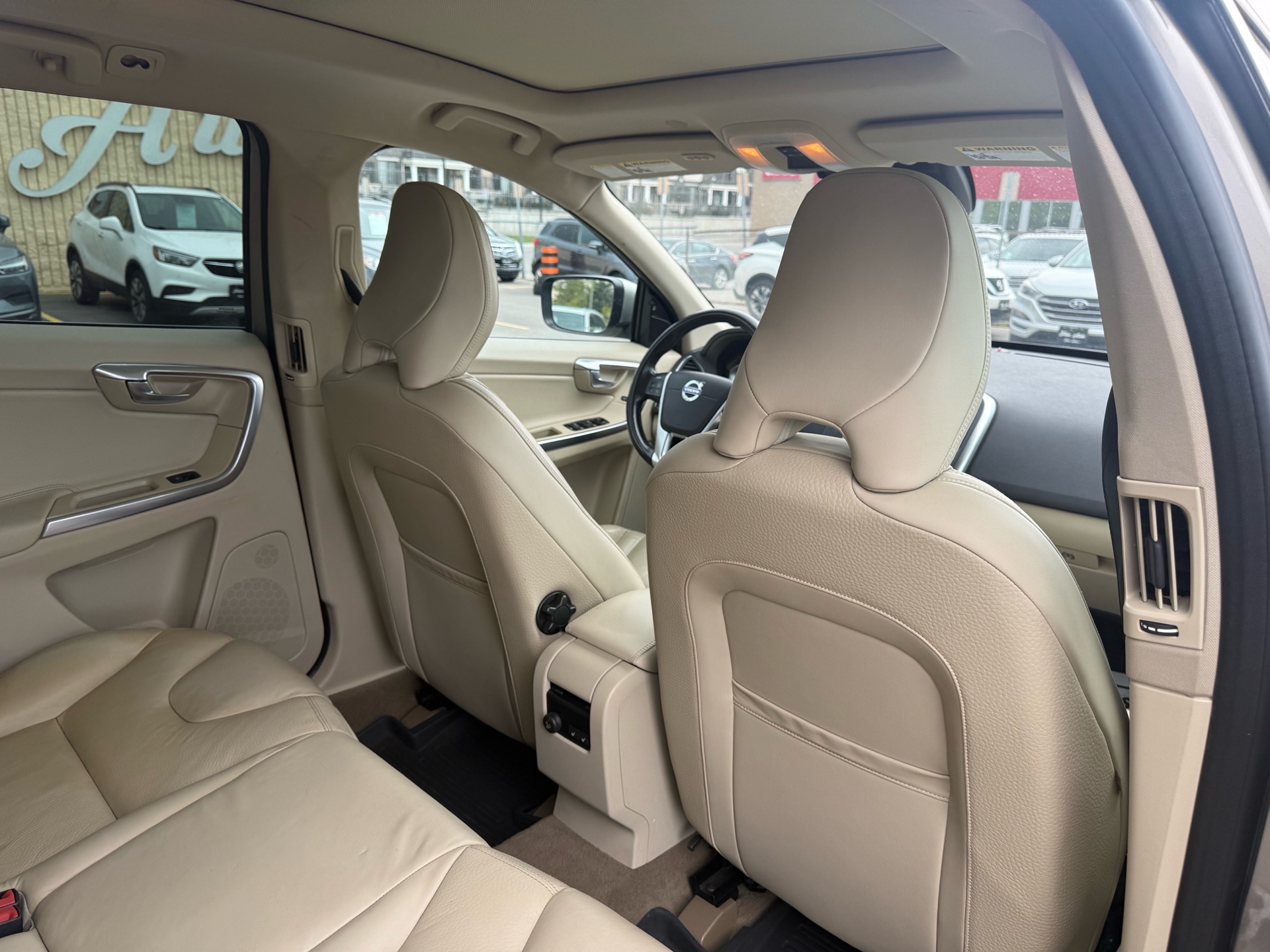 /carage/2014-Volvo-XC60-32959279977537337.jpg