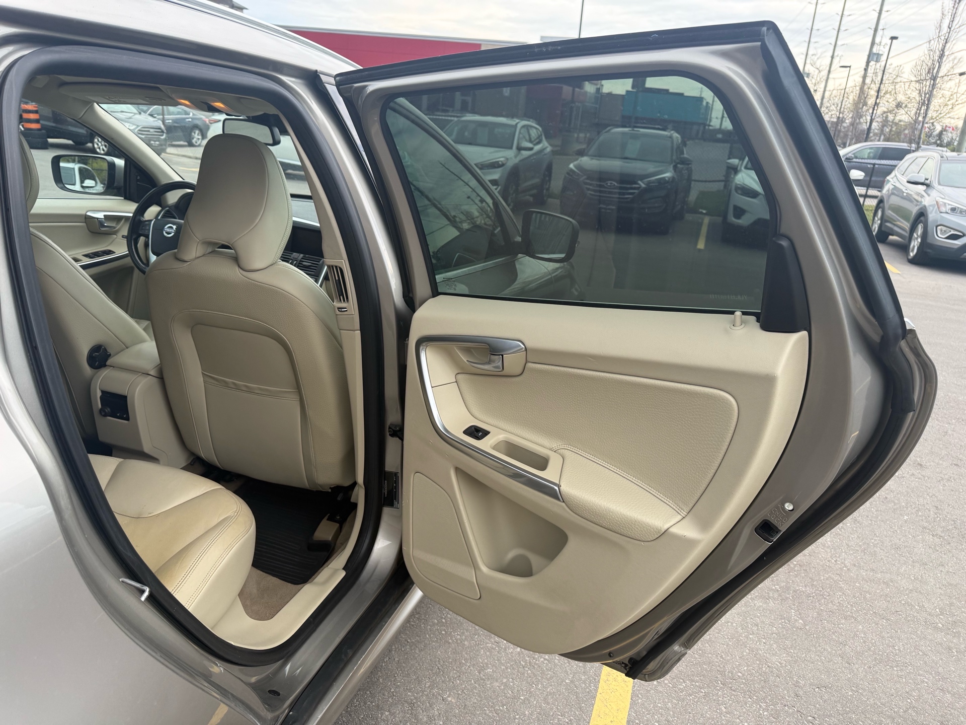 /carage/2014-Volvo-XC60-3391686356733372.jpg