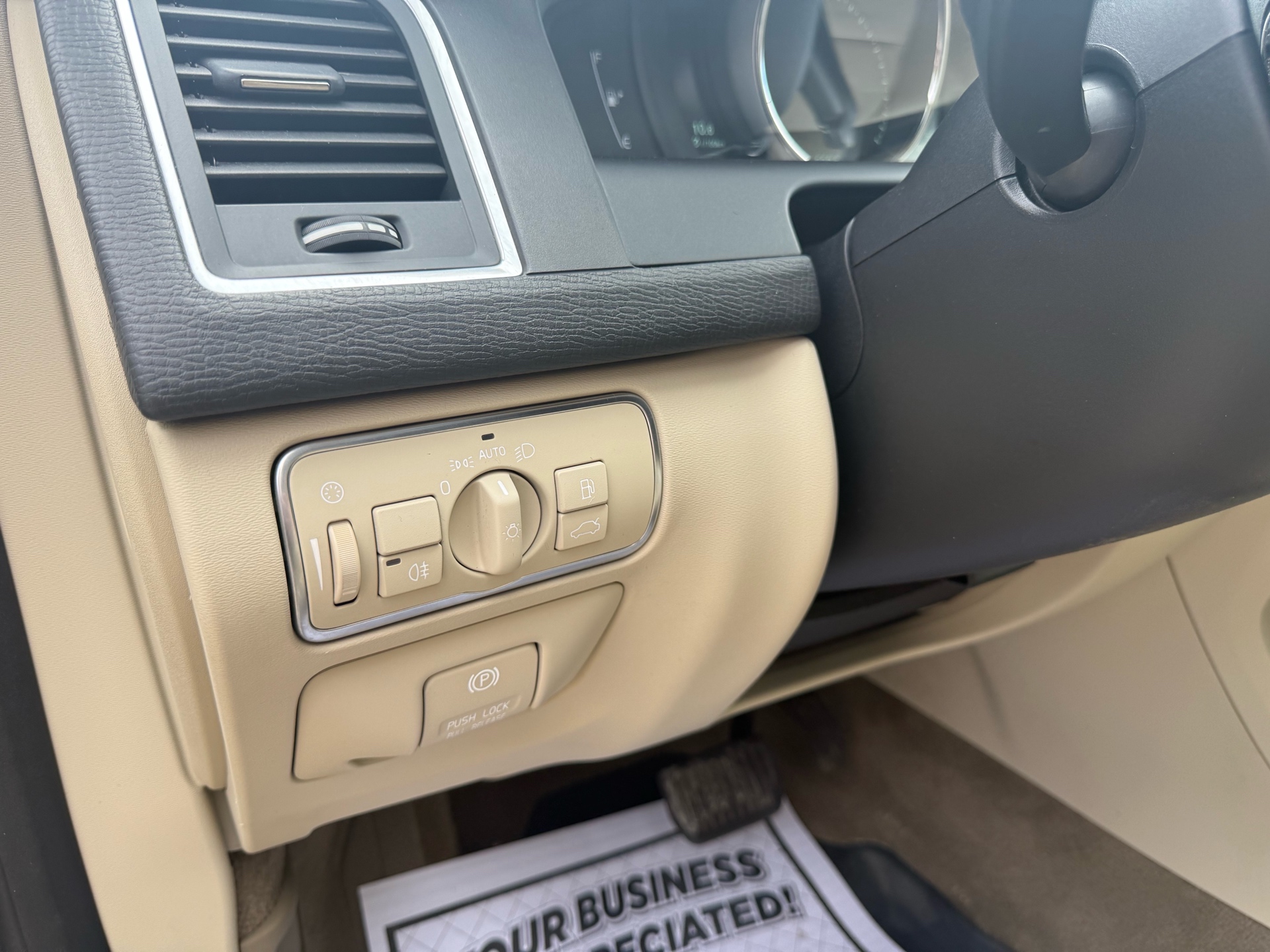 /carage/2014-Volvo-XC60-8694588055553711.jpg