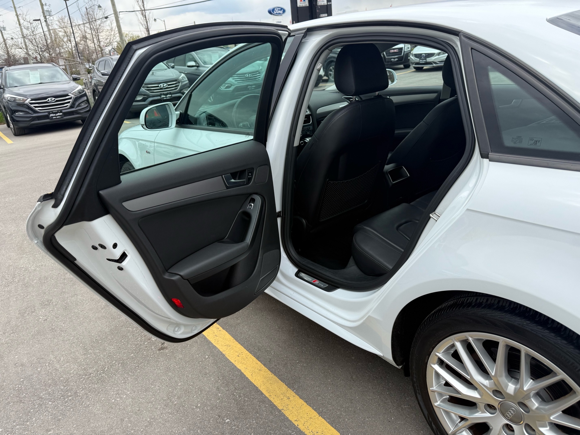 /carage/2015-Audi-A4-07863391417267773.jpg