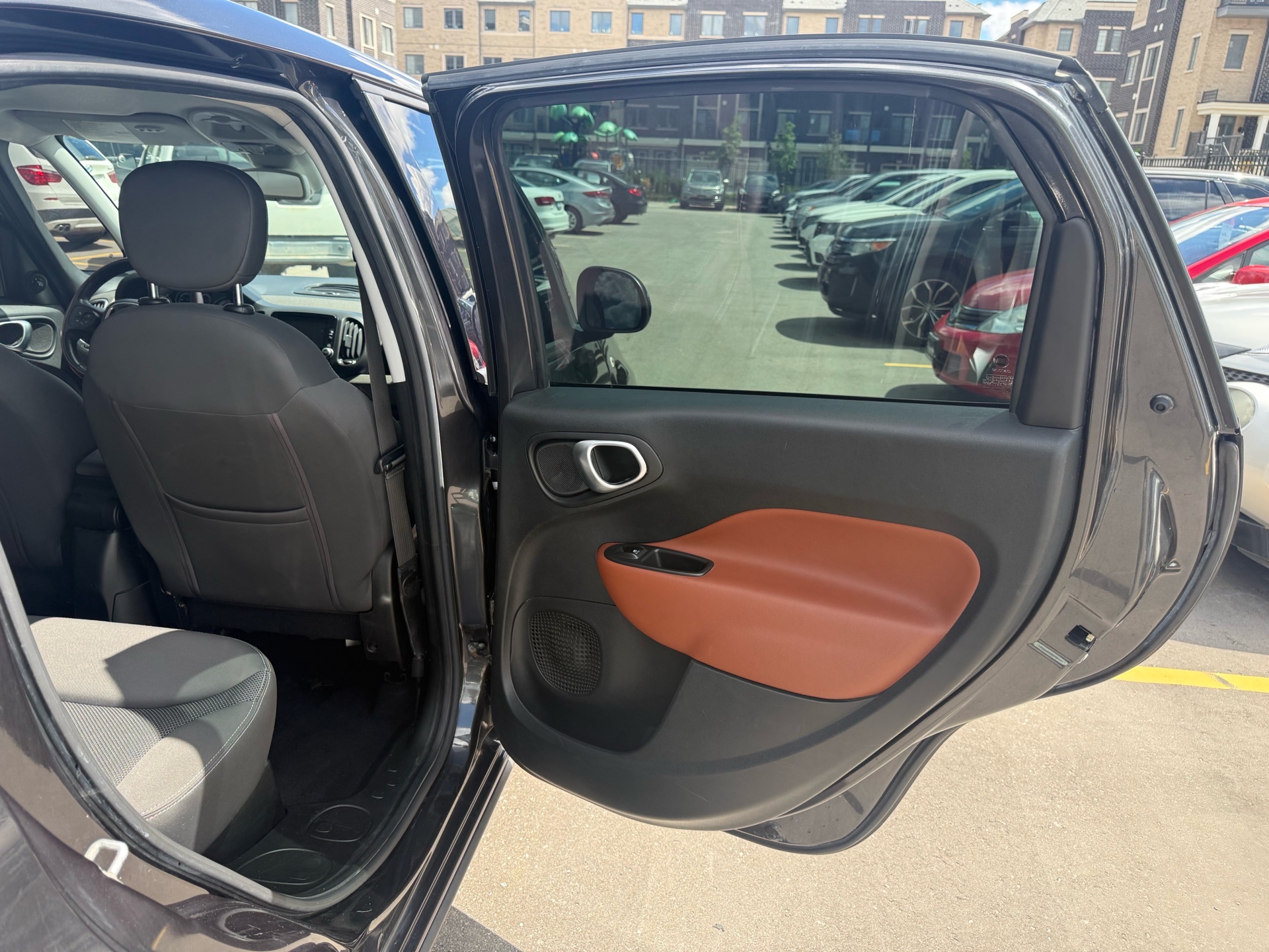 /carage/2015-Fiat-500L-21415491975069934.jpg