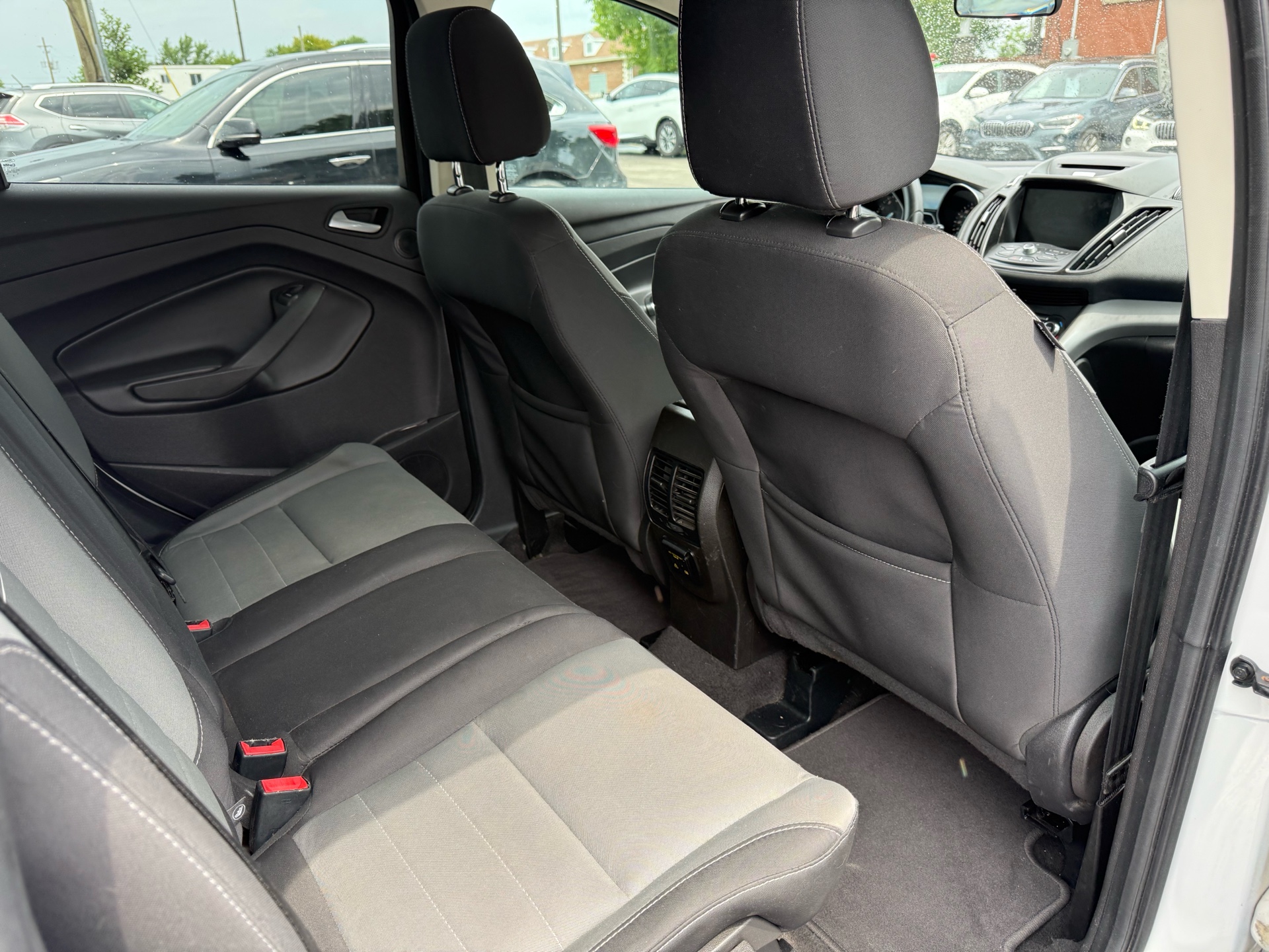 /carage/2015-Ford-Escape-37894783237321183.jpg