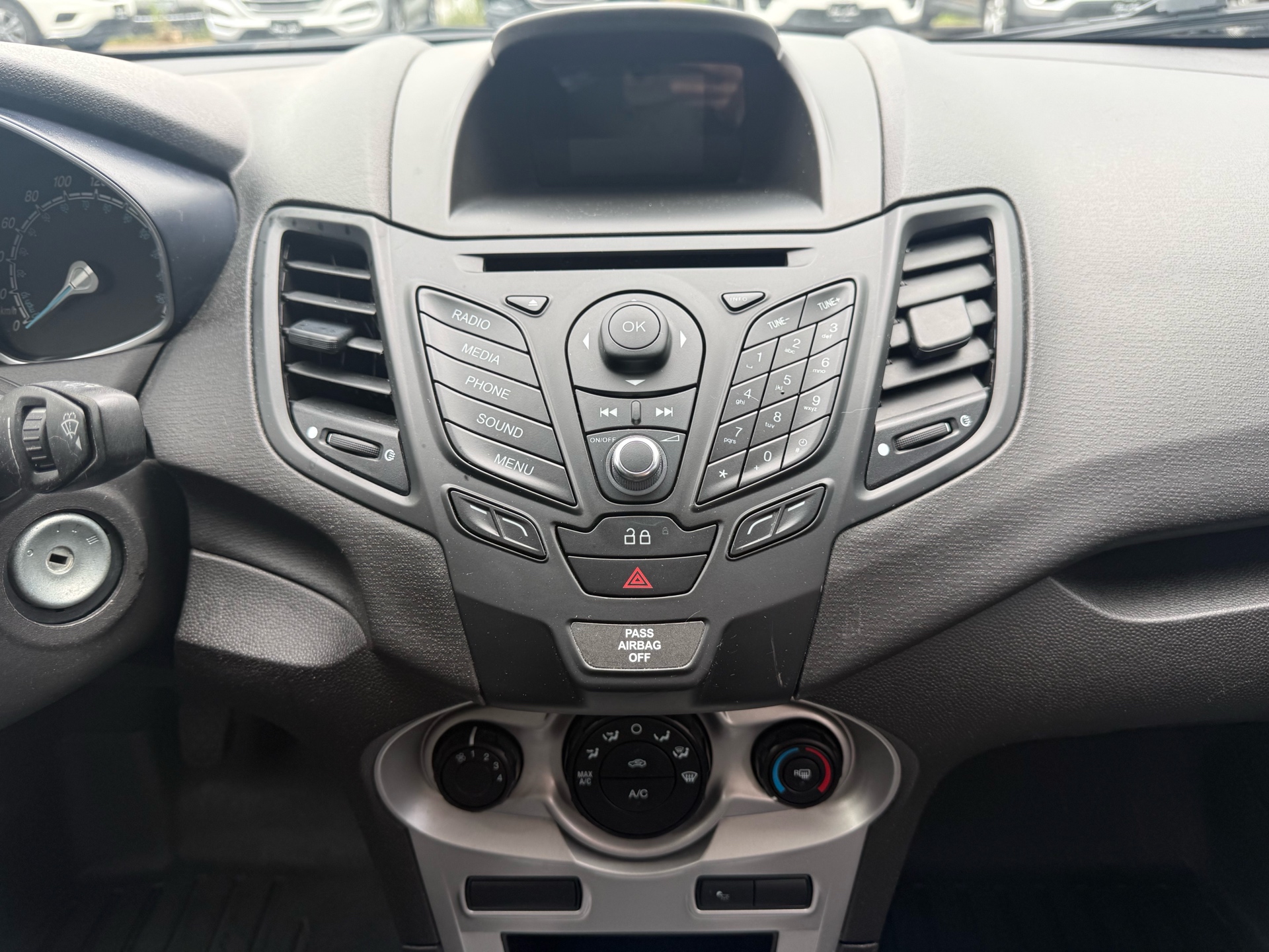 /carage/2015-Ford-Fiesta-5450298485028178.jpg
