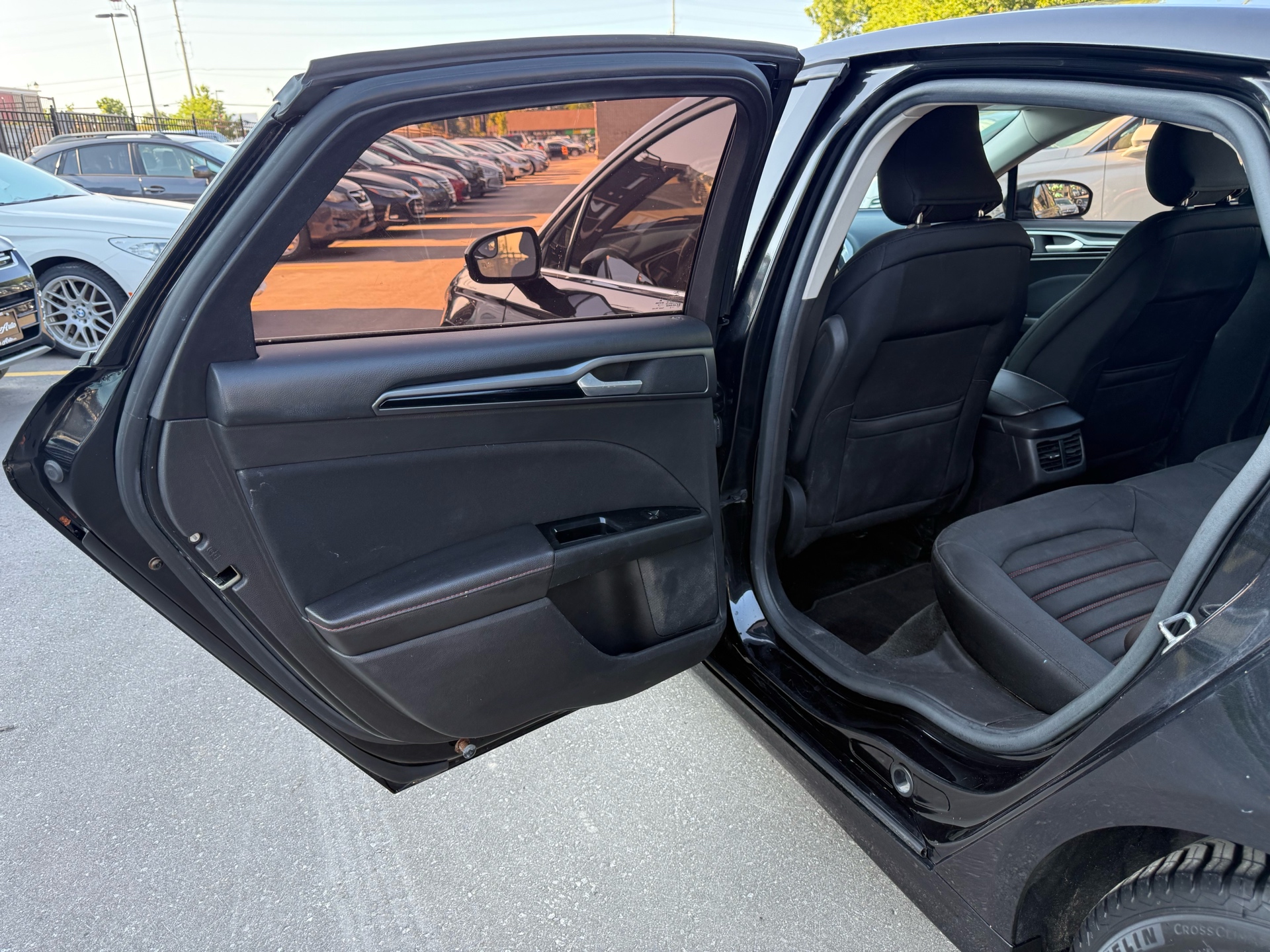 /carage/2015-Ford-Fusion-301450651801211.jpg