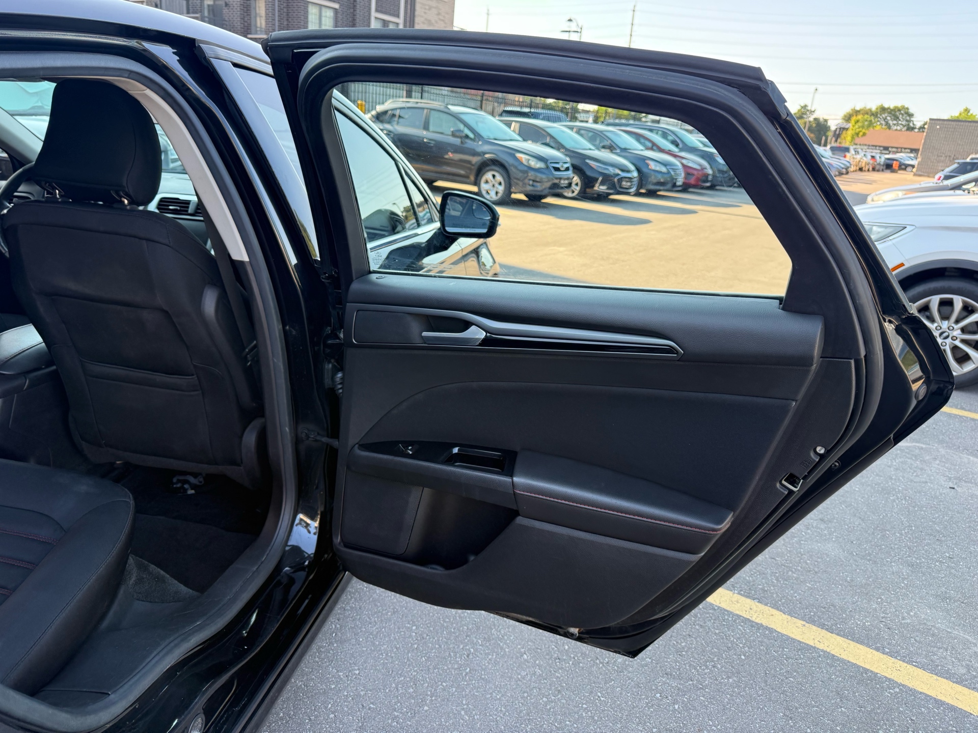 /carage/2015-Ford-Fusion-4163130446732899.jpg