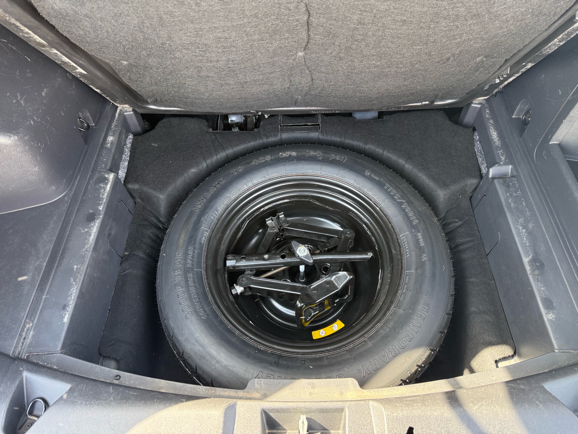 /carage/2015-Jeep-Compass-15603464849435866.jpg