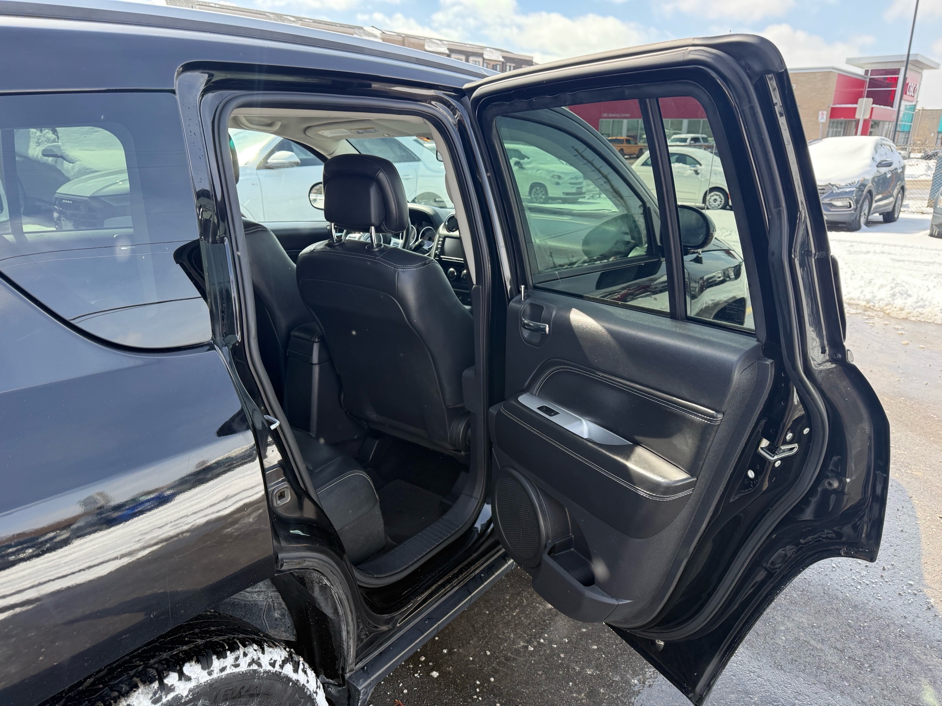 /carage/2015-Jeep-Compass-9422330769971914.jpg