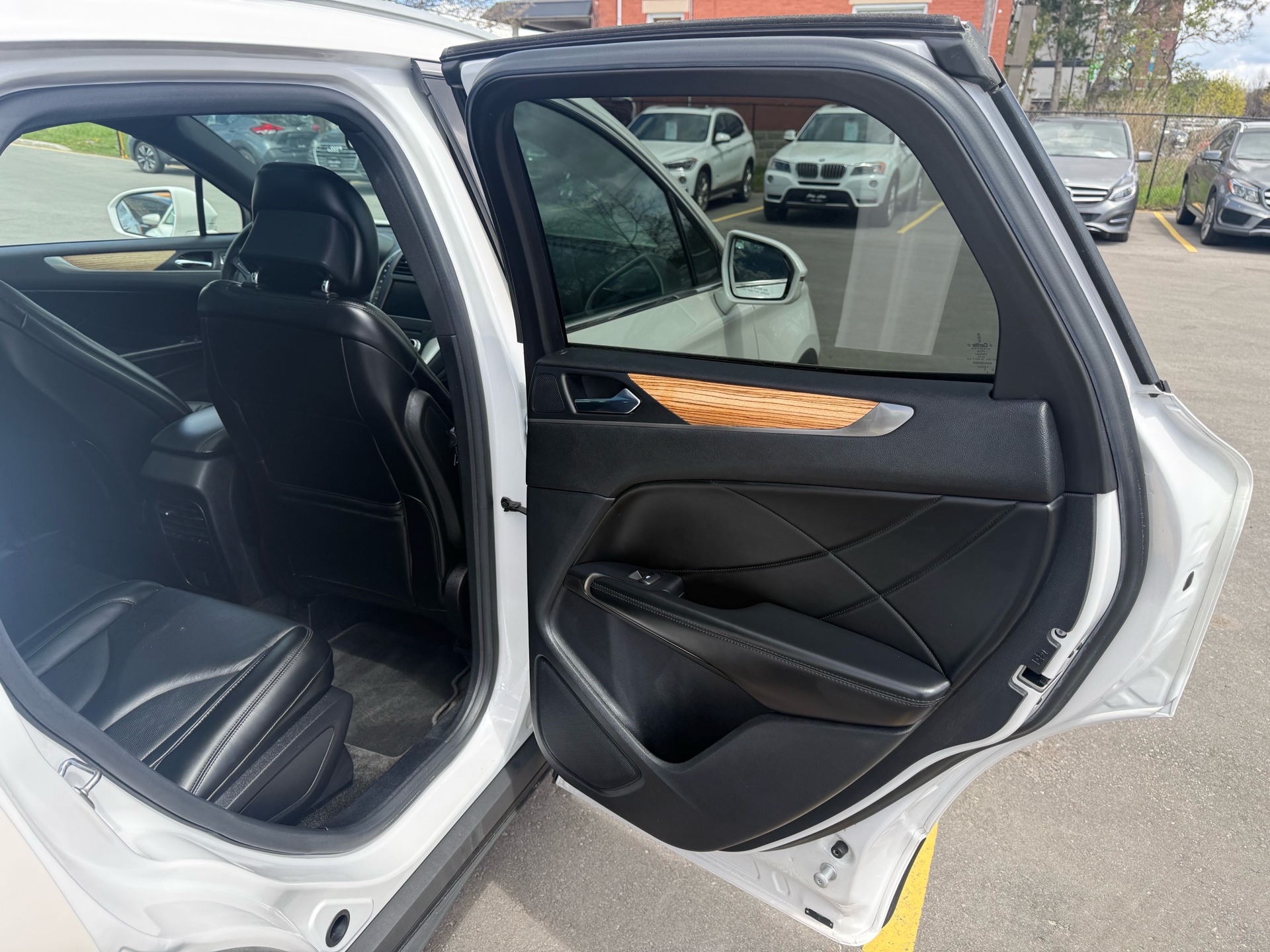 /carage/2015-Lincoln-MKC-06834997323716308.jpg