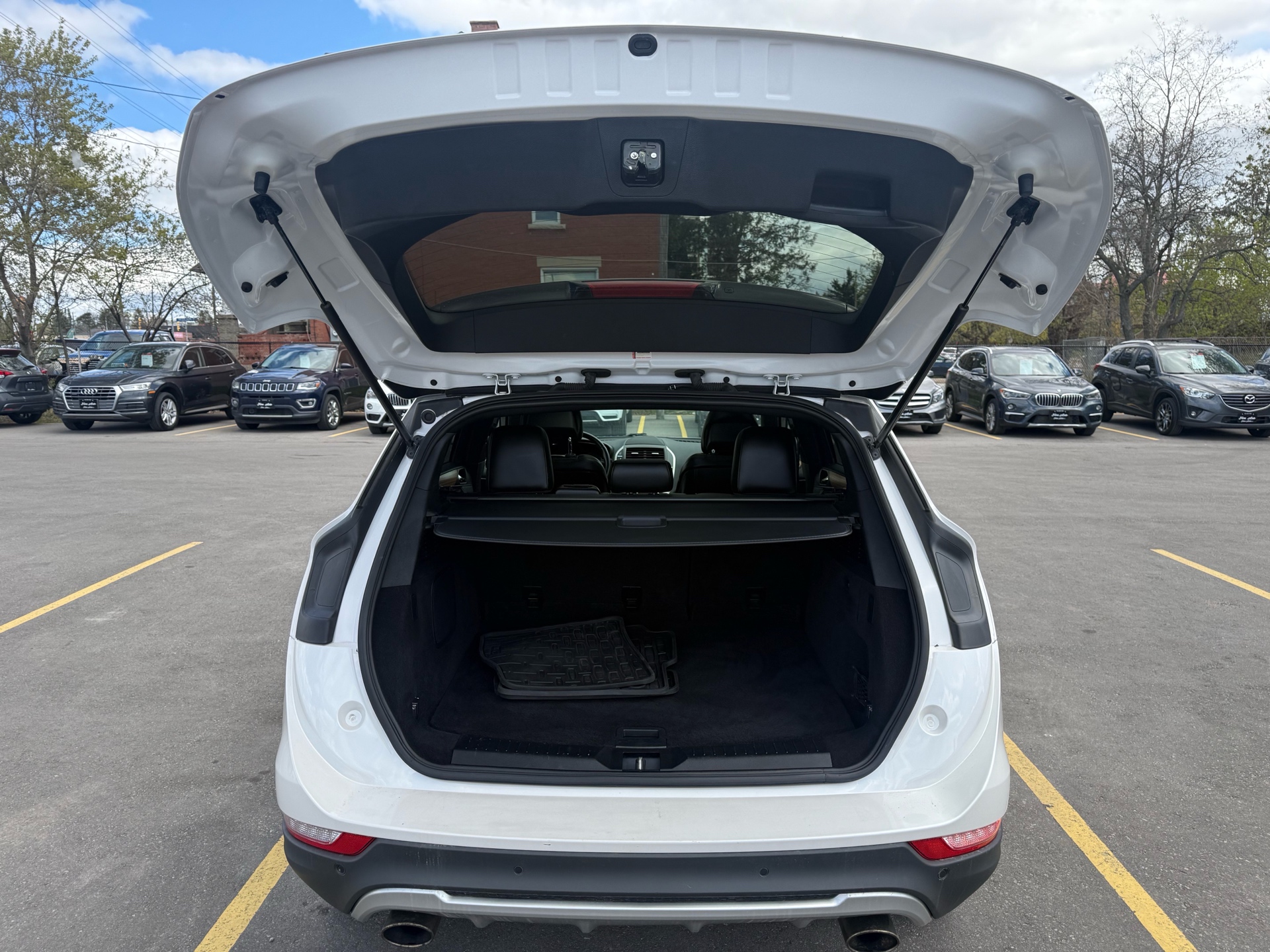 /carage/2015-Lincoln-MKC-1124566317499347.jpg