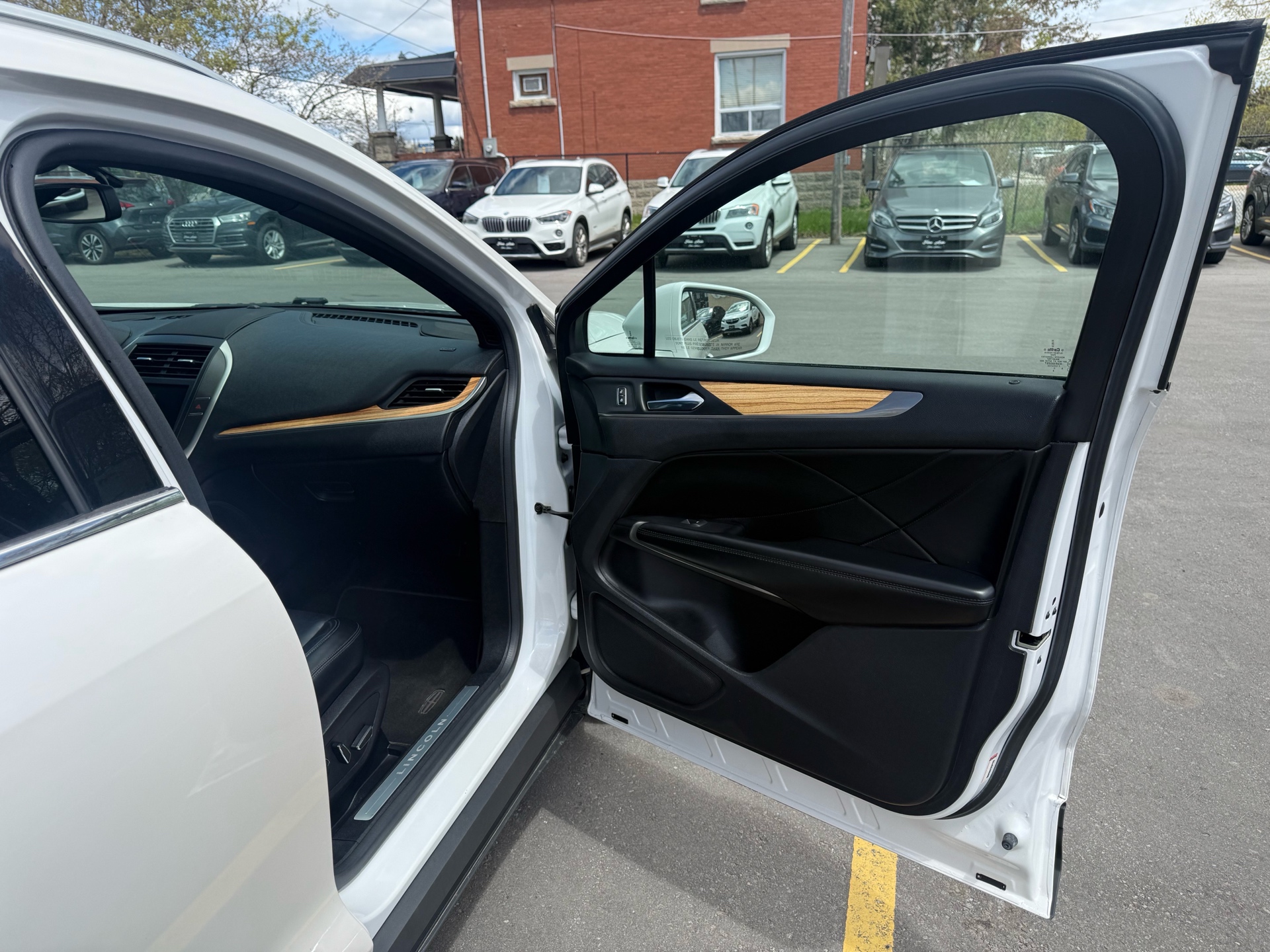 /carage/2015-Lincoln-MKC-1586607735683101.jpg