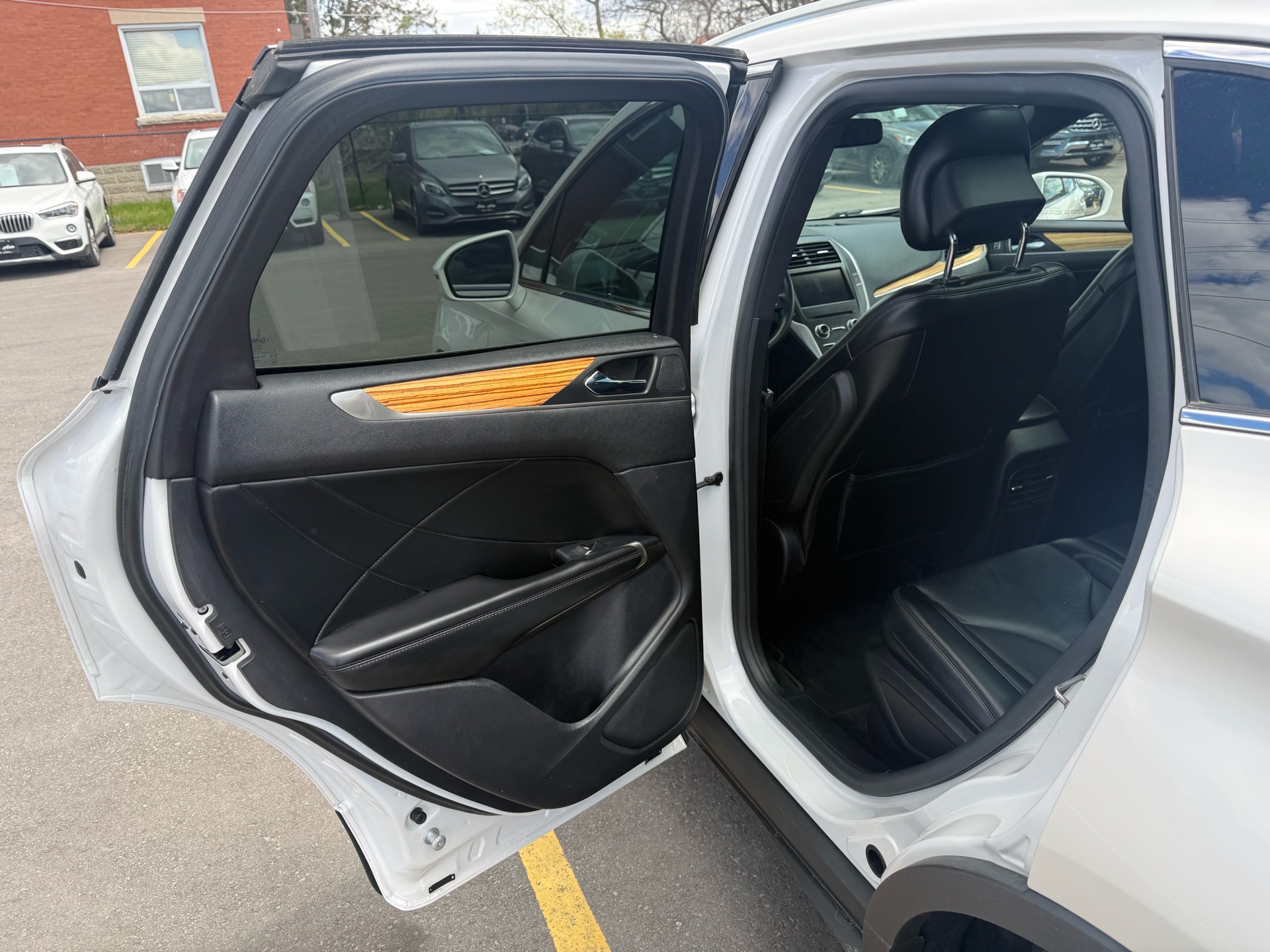 /carage/2015-Lincoln-MKC-24737993022888993.jpg