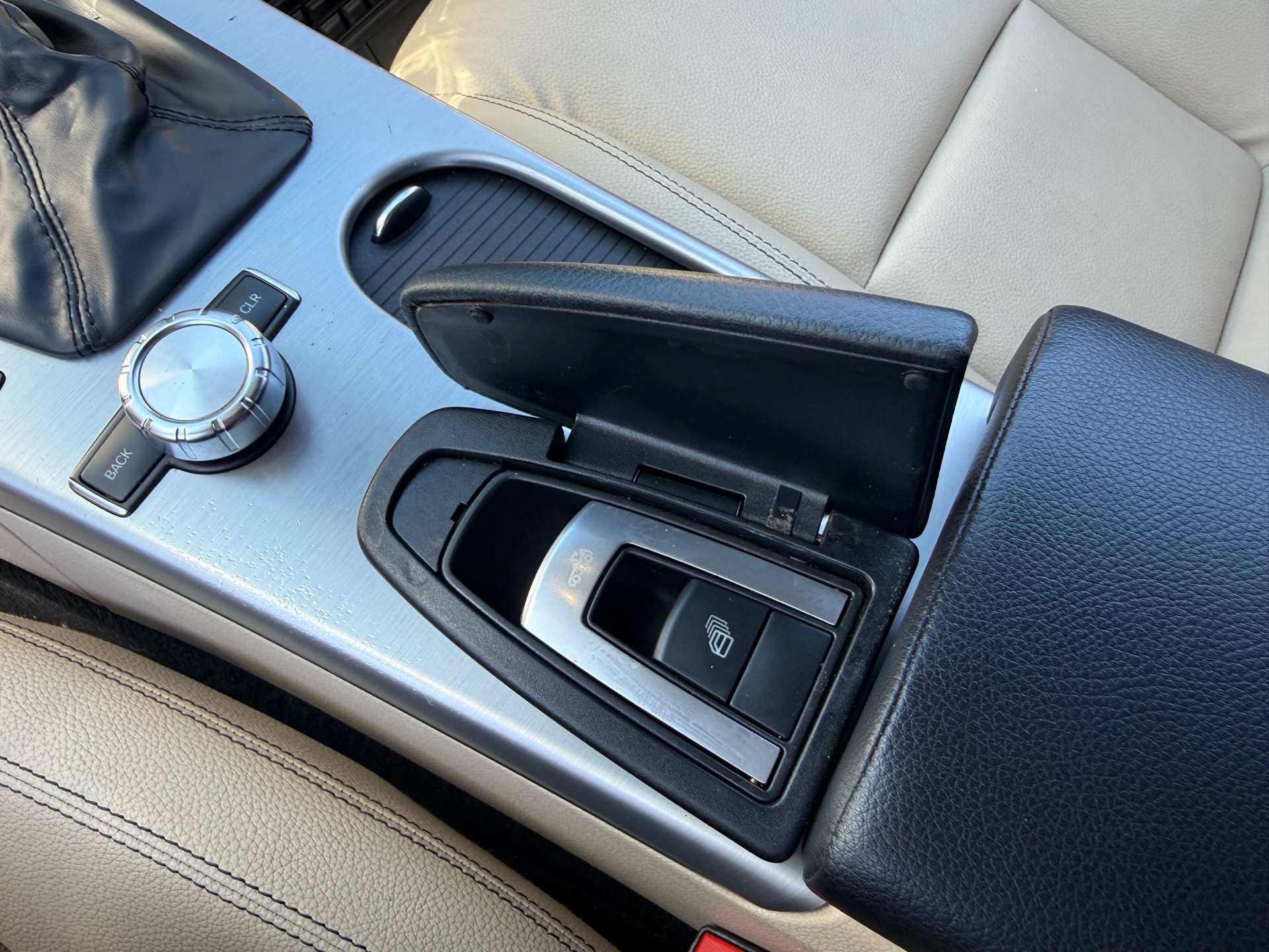 /carage/2015-Mercedes-Benz-SLK-Class-14229051380964242.jpg