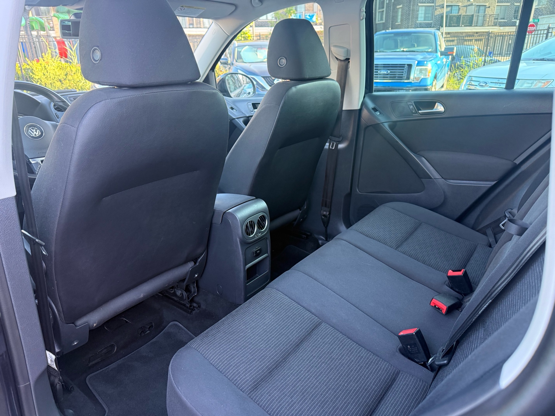 /carage/2015-Volkswagen-Tiguan-5439962072433595.jpg