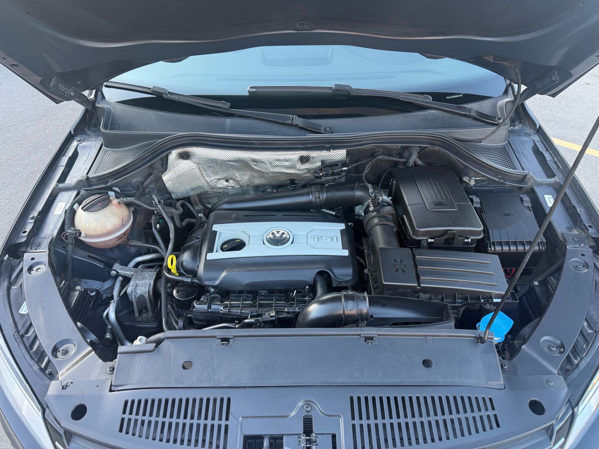 /carage/2015-Volkswagen-Tiguan-9171163756719112.jpg