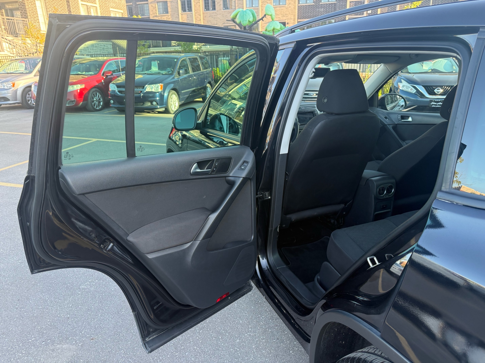 /carage/2015-Volkswagen-Tiguan-9484716323778706.jpg