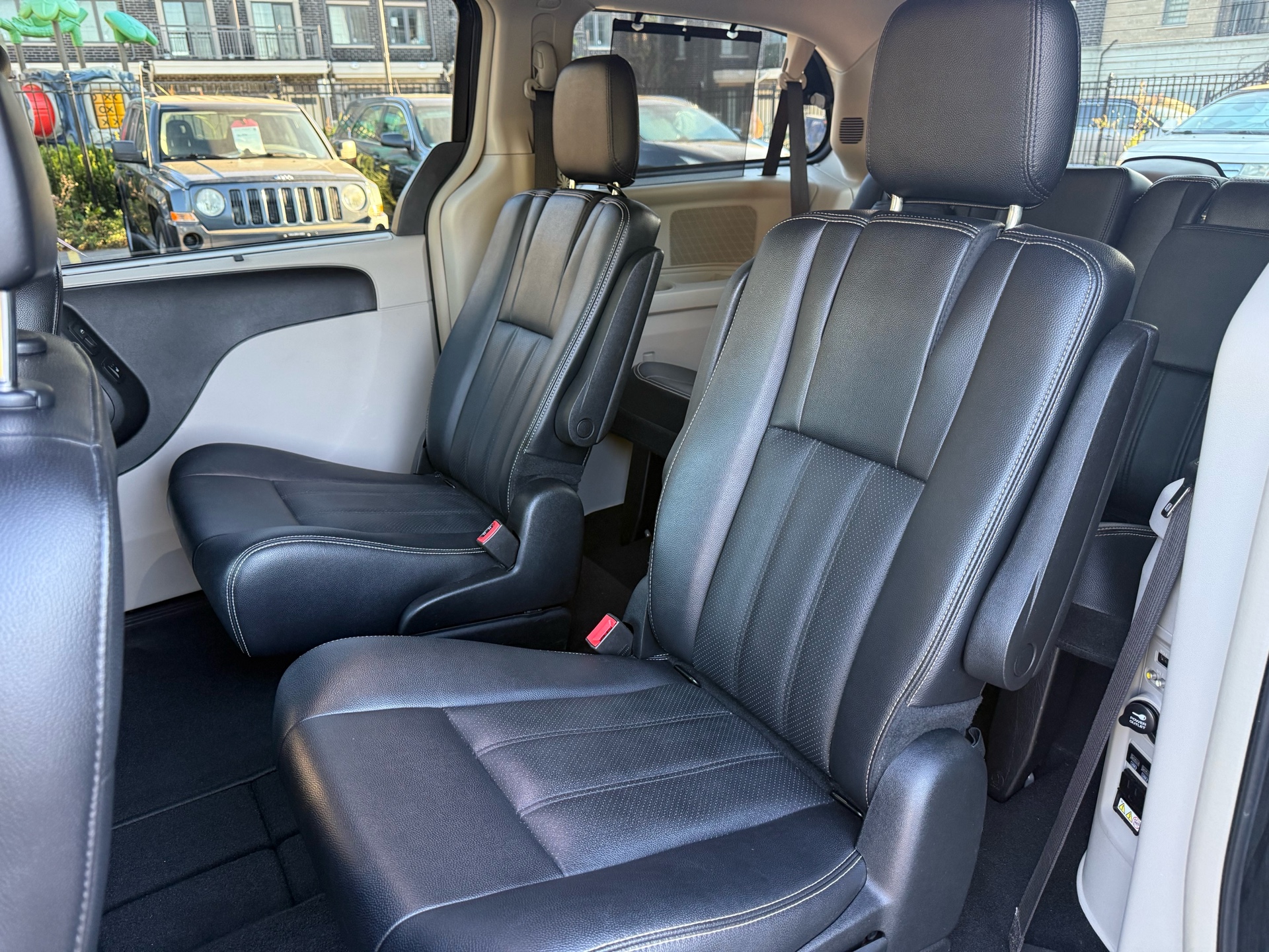 /carage/2016-Dodge-GrandCaravan-010633849983575194.jpg