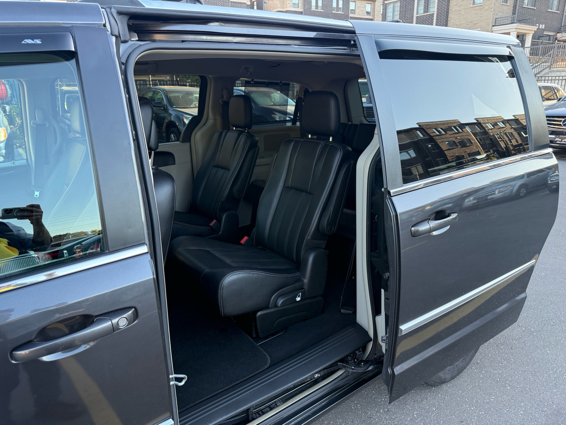 /carage/2016-Dodge-GrandCaravan-23879552398230408.jpg