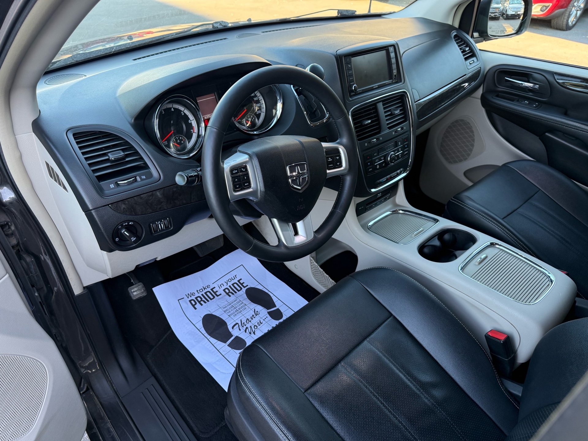 /carage/2016-Dodge-GrandCaravan-27608455285656475.jpg