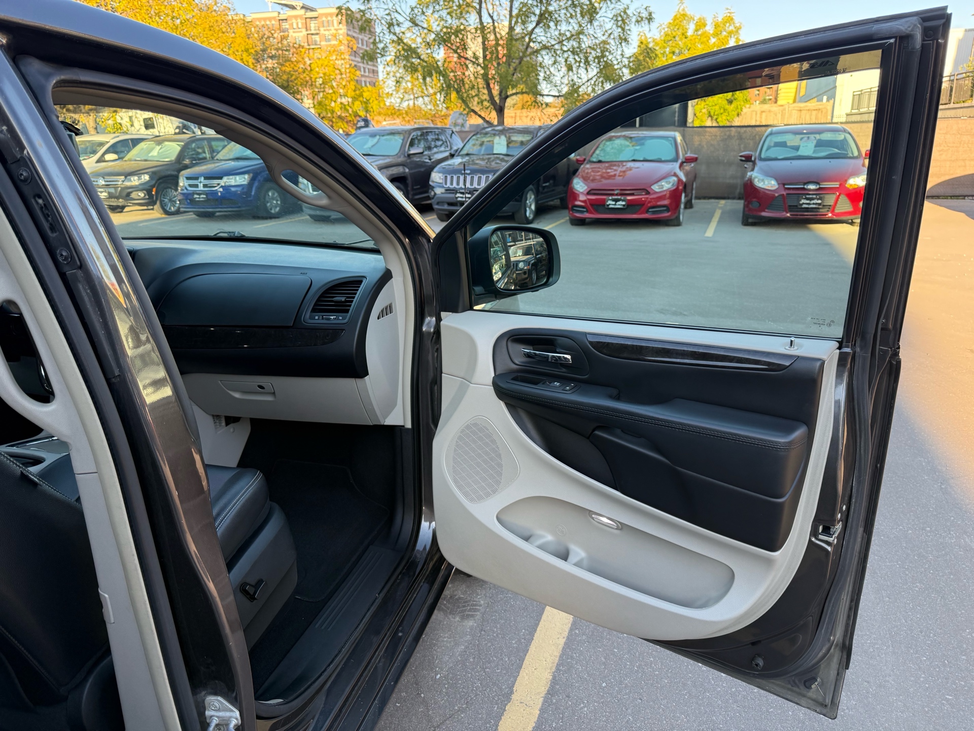 /carage/2016-Dodge-GrandCaravan-3343400923681472.jpg