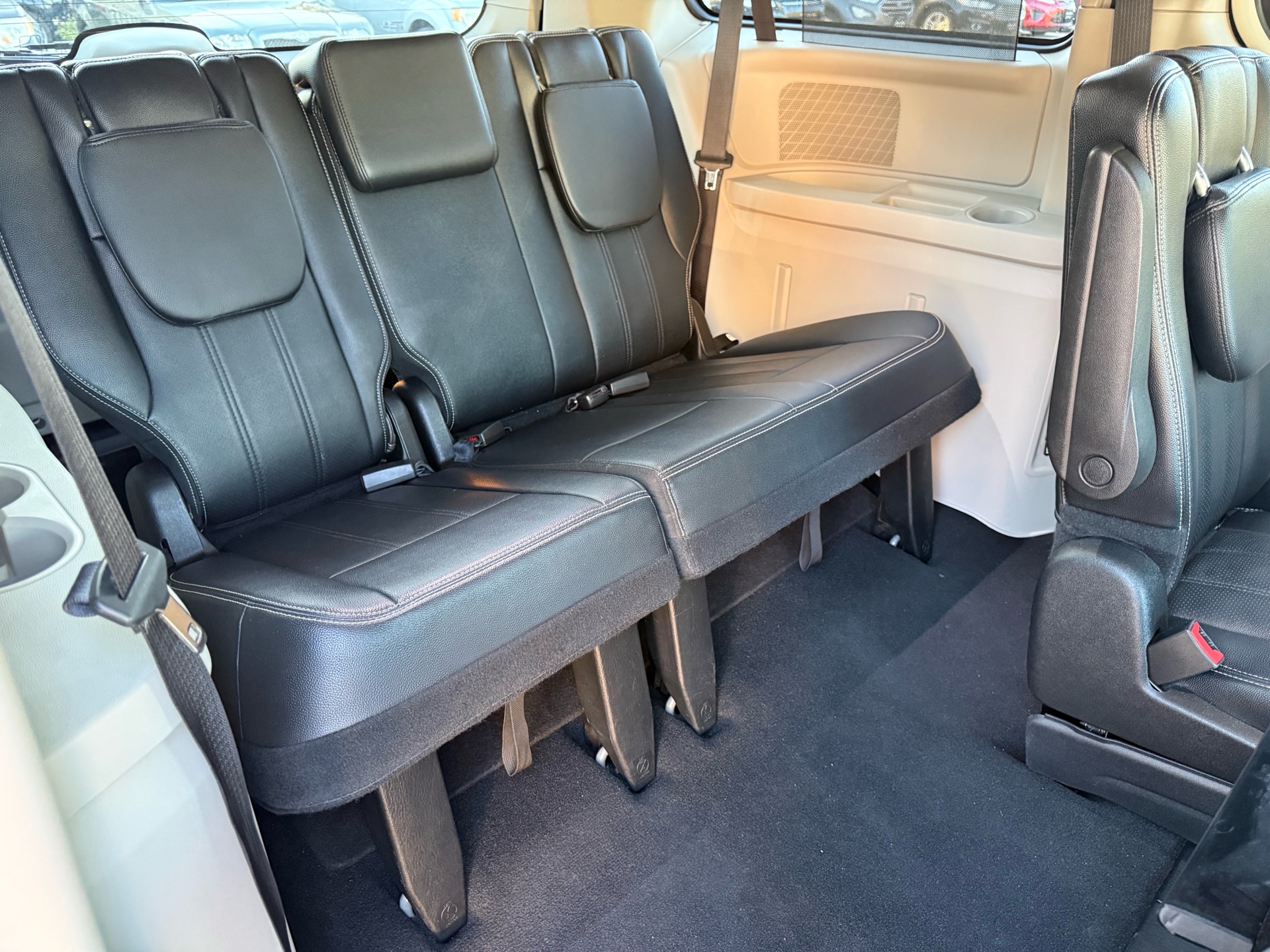 /carage/2016-Dodge-GrandCaravan-42373898408125665.jpg