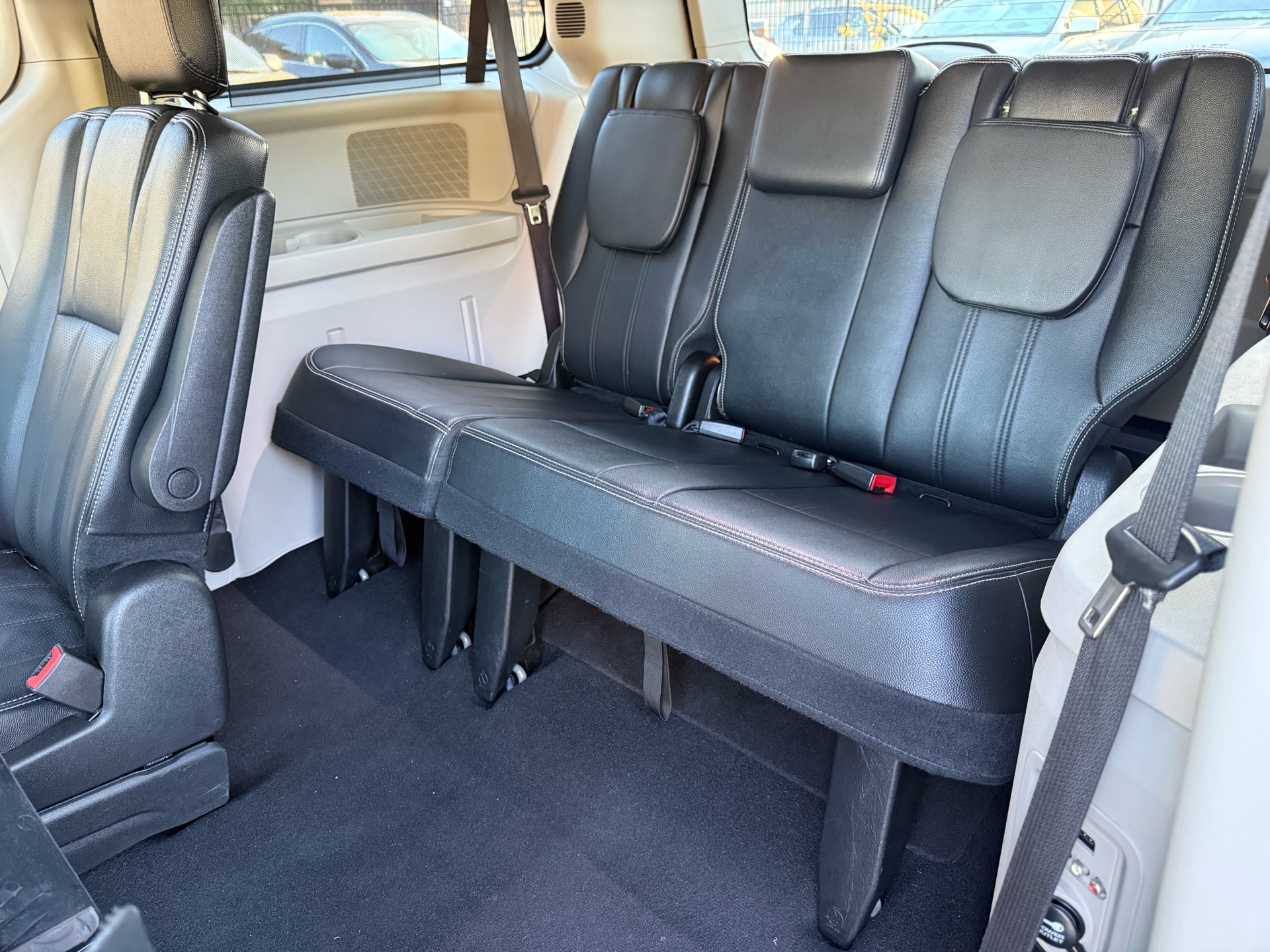 /carage/2016-Dodge-GrandCaravan-680004278914538.jpg