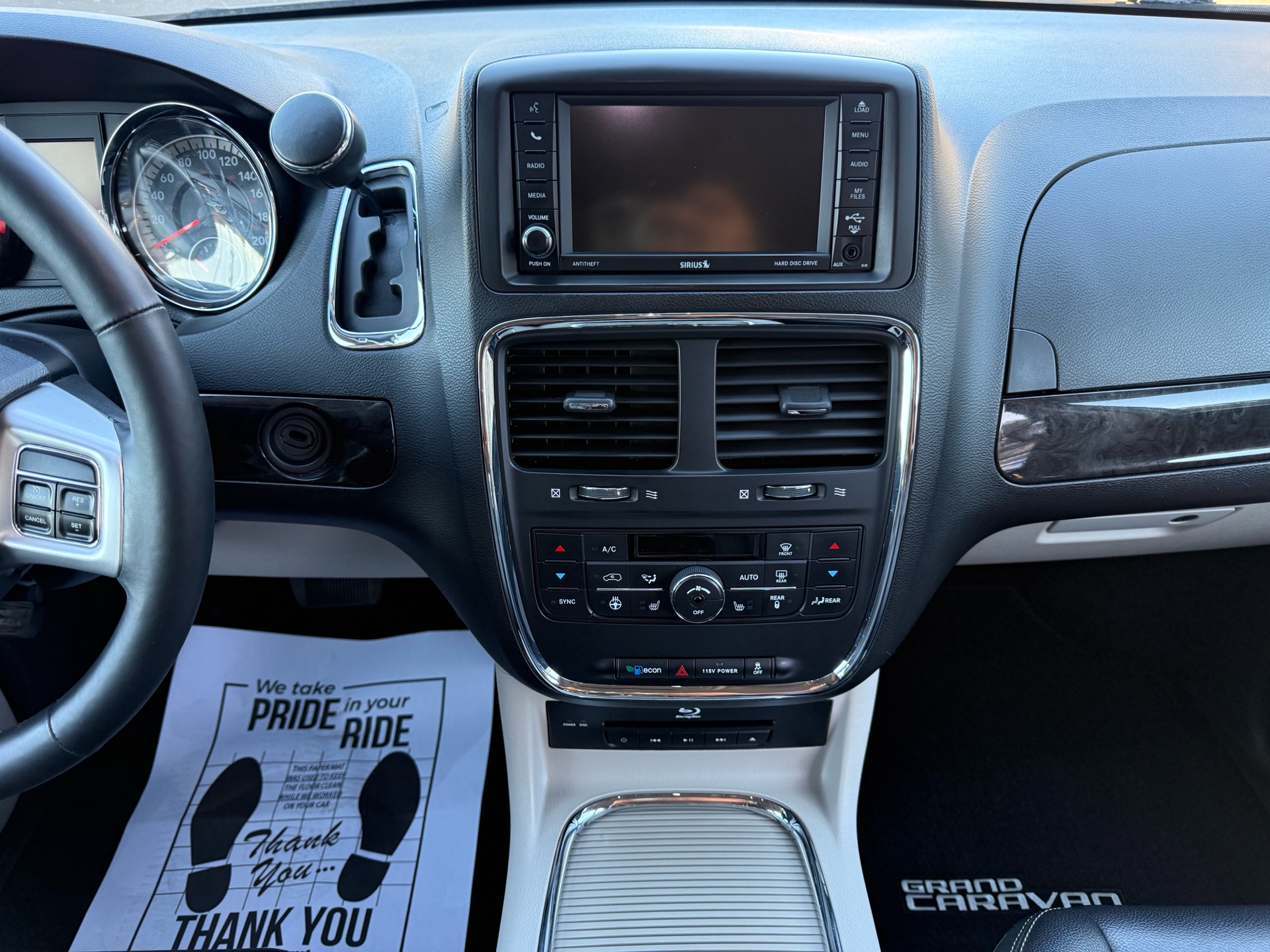 /carage/2016-Dodge-GrandCaravan-7064325143376591.jpg