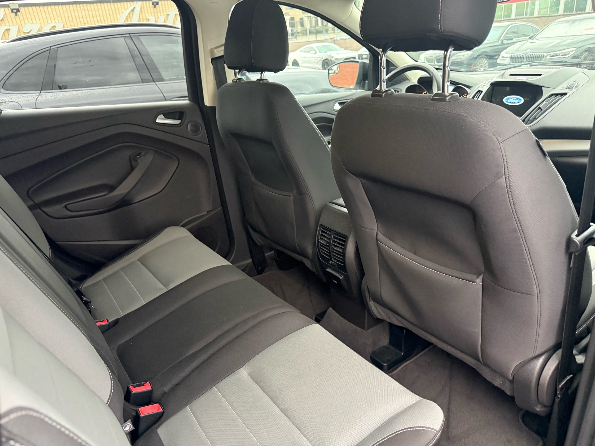 /carage/2016-Ford-Escape-047815321060597604.jpg