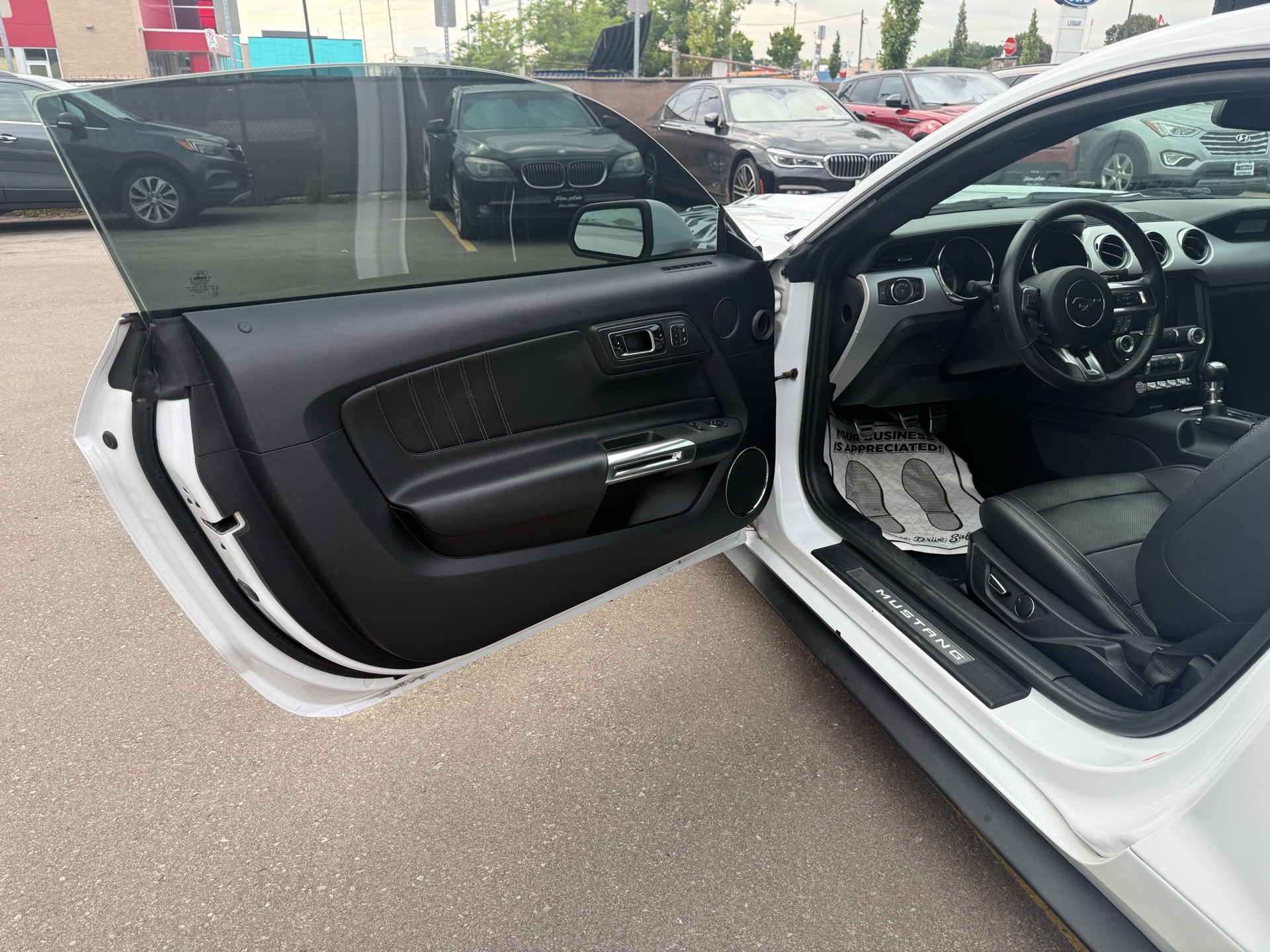 /carage/2016-Ford-Mustang-08709719194432353.jpg