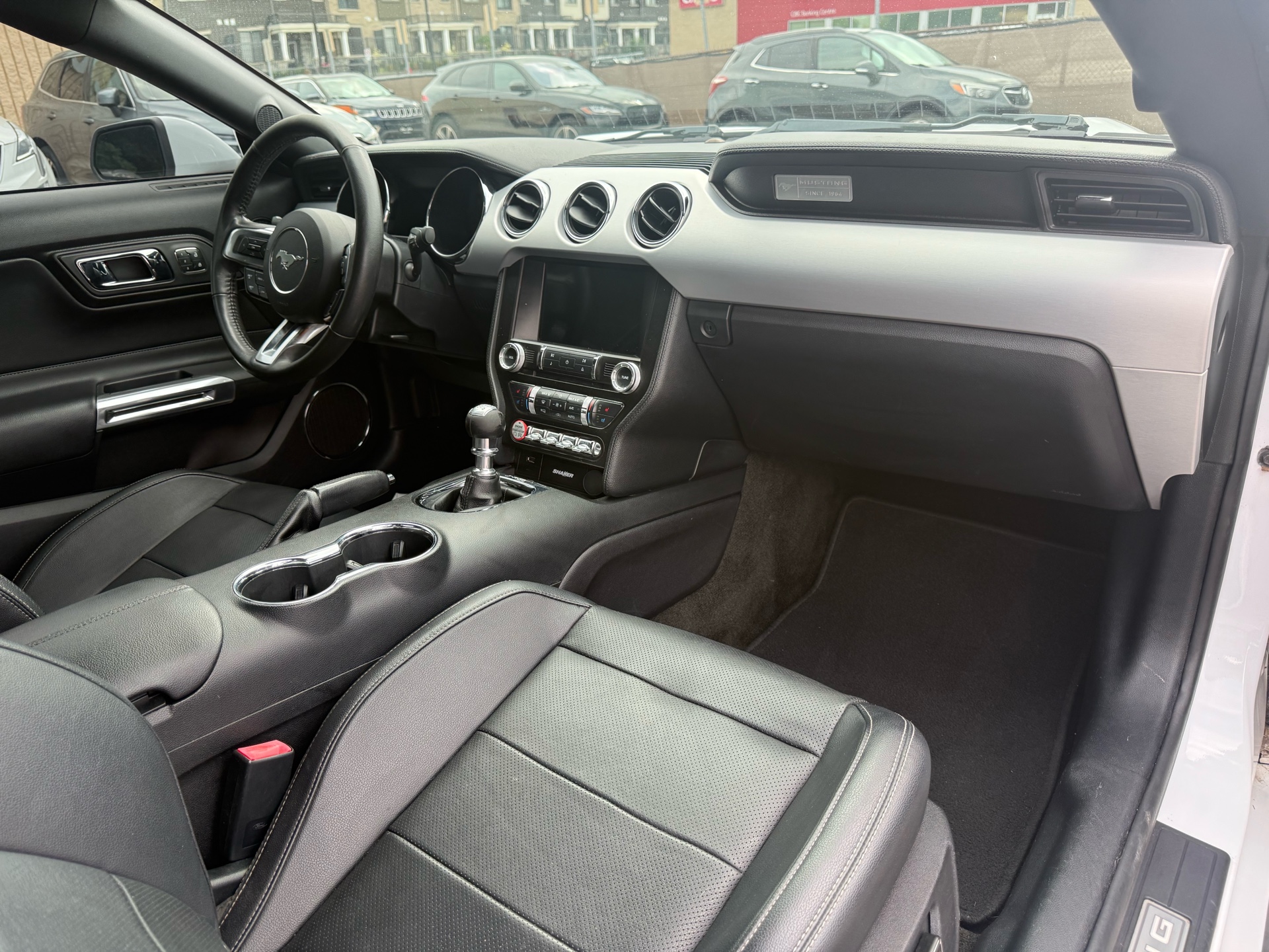 /carage/2016-Ford-Mustang-31320603565495375.jpg
