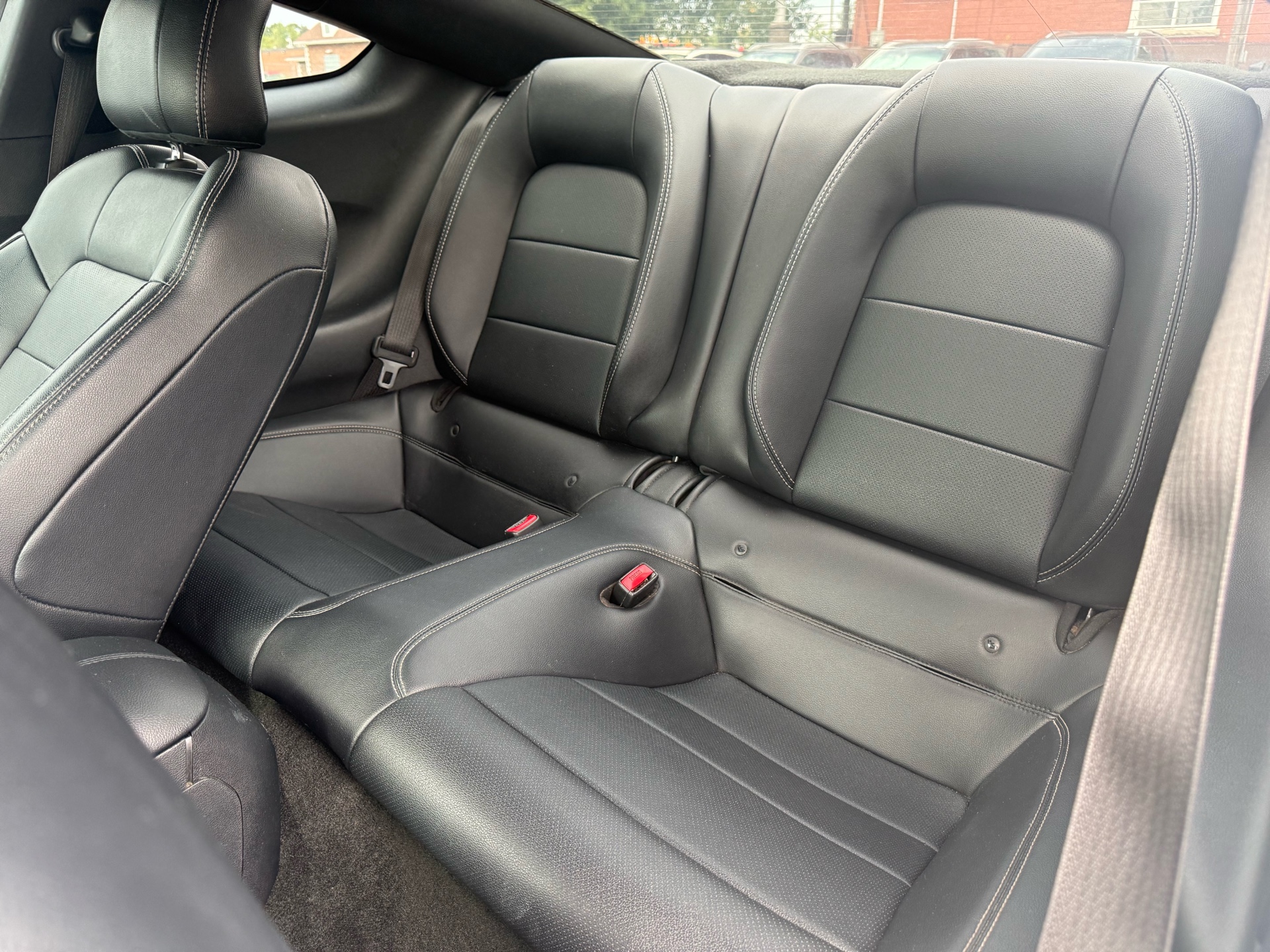 /carage/2016-Ford-Mustang-5642629926618303.jpg