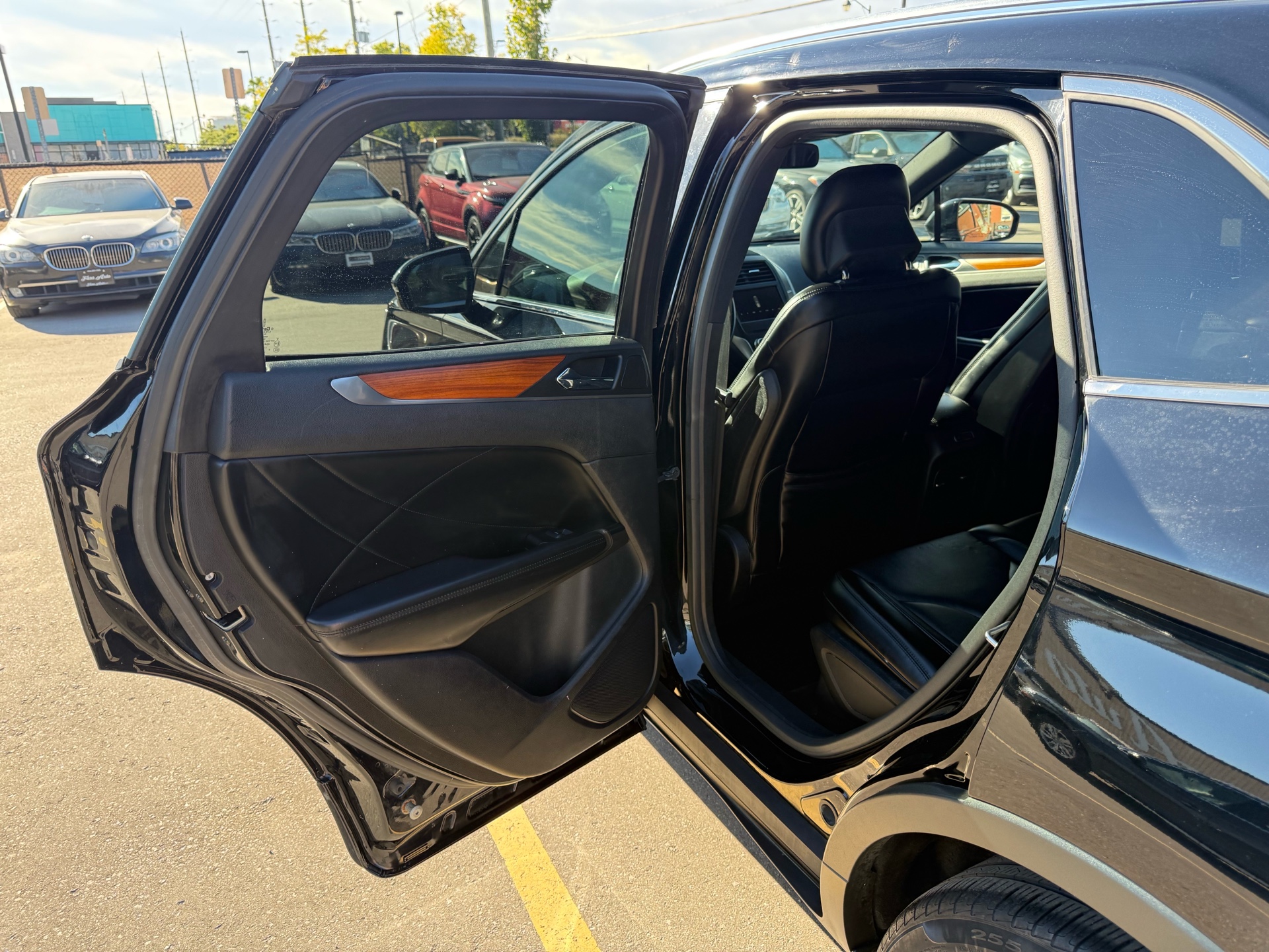 /carage/2016-Lincoln-MKC-08057285533177394.jpg