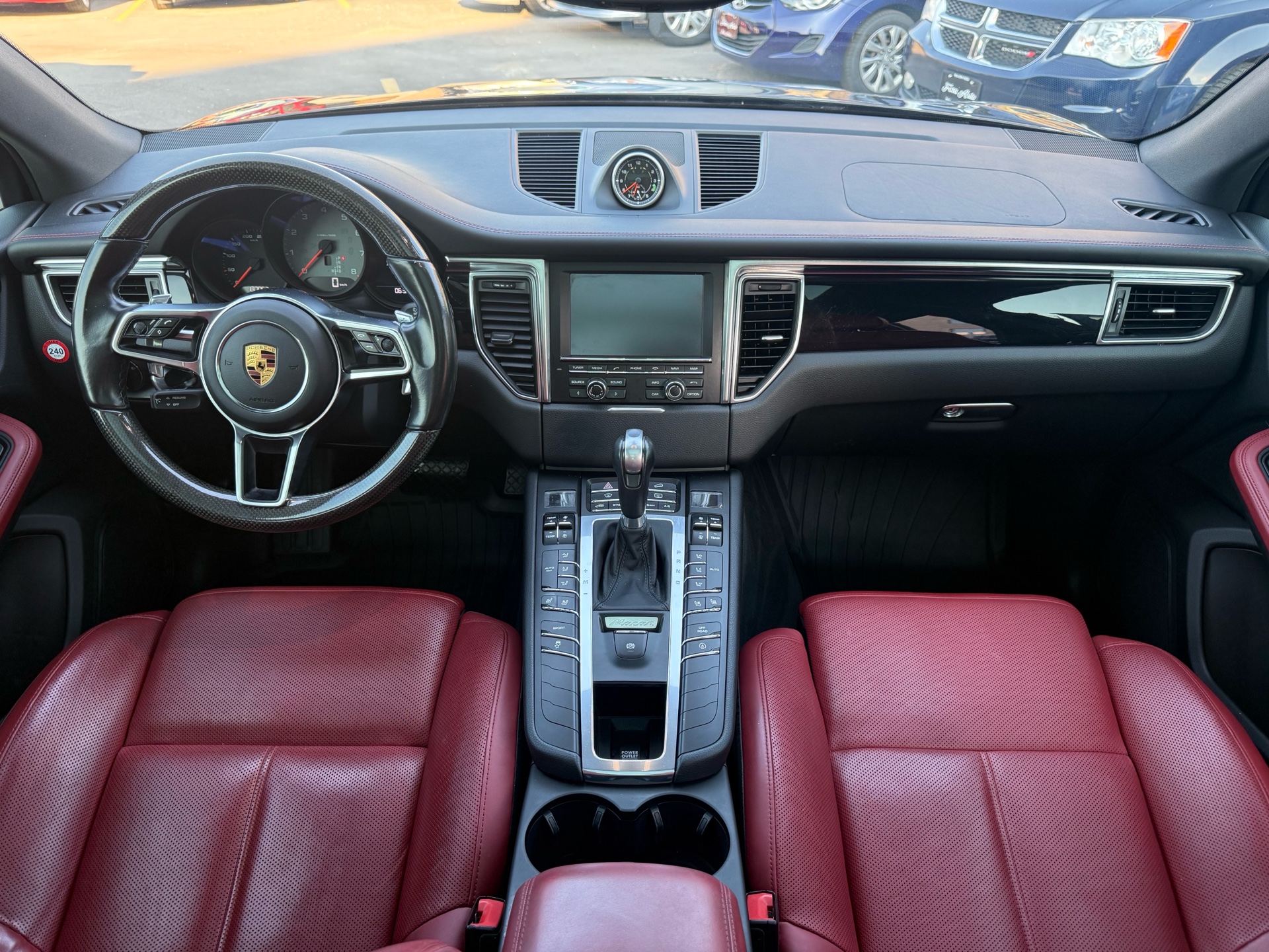 /carage/2016-Porsche-Macan-006454758861237586.jpg
