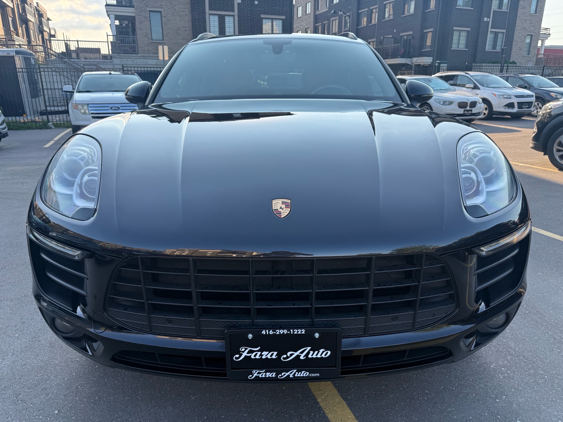 /carage/2016-Porsche-Macan-007075659677318269.jpg