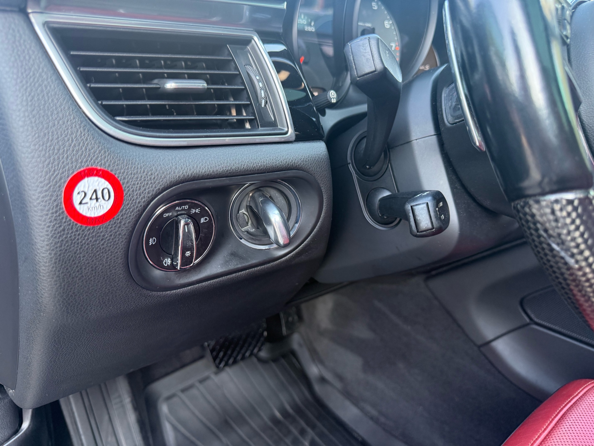 /carage/2016-Porsche-Macan-3697147528322222.jpg