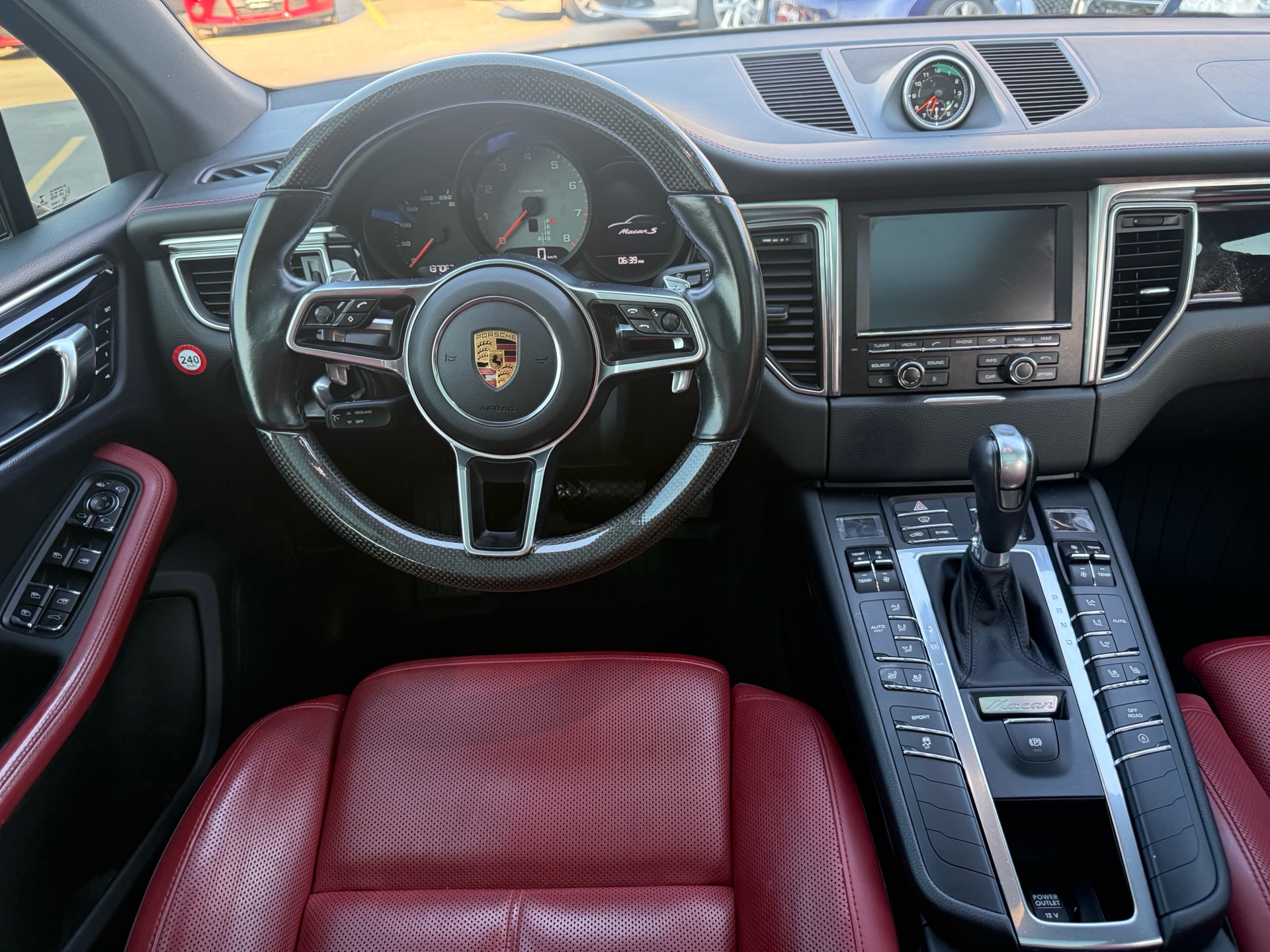 /carage/2016-Porsche-Macan-3765578009762629.jpg