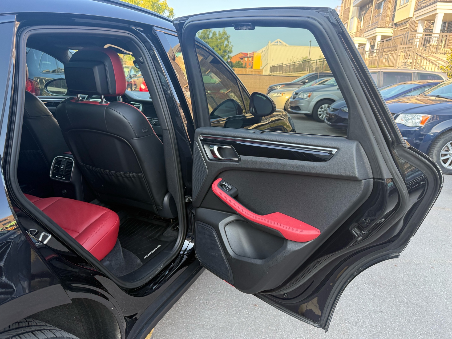 /carage/2016-Porsche-Macan-4797390450818473.jpg
