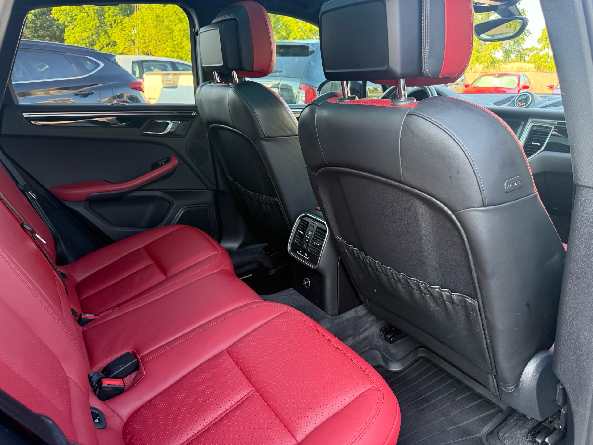 /carage/2016-Porsche-Macan-48332202379954503.jpg