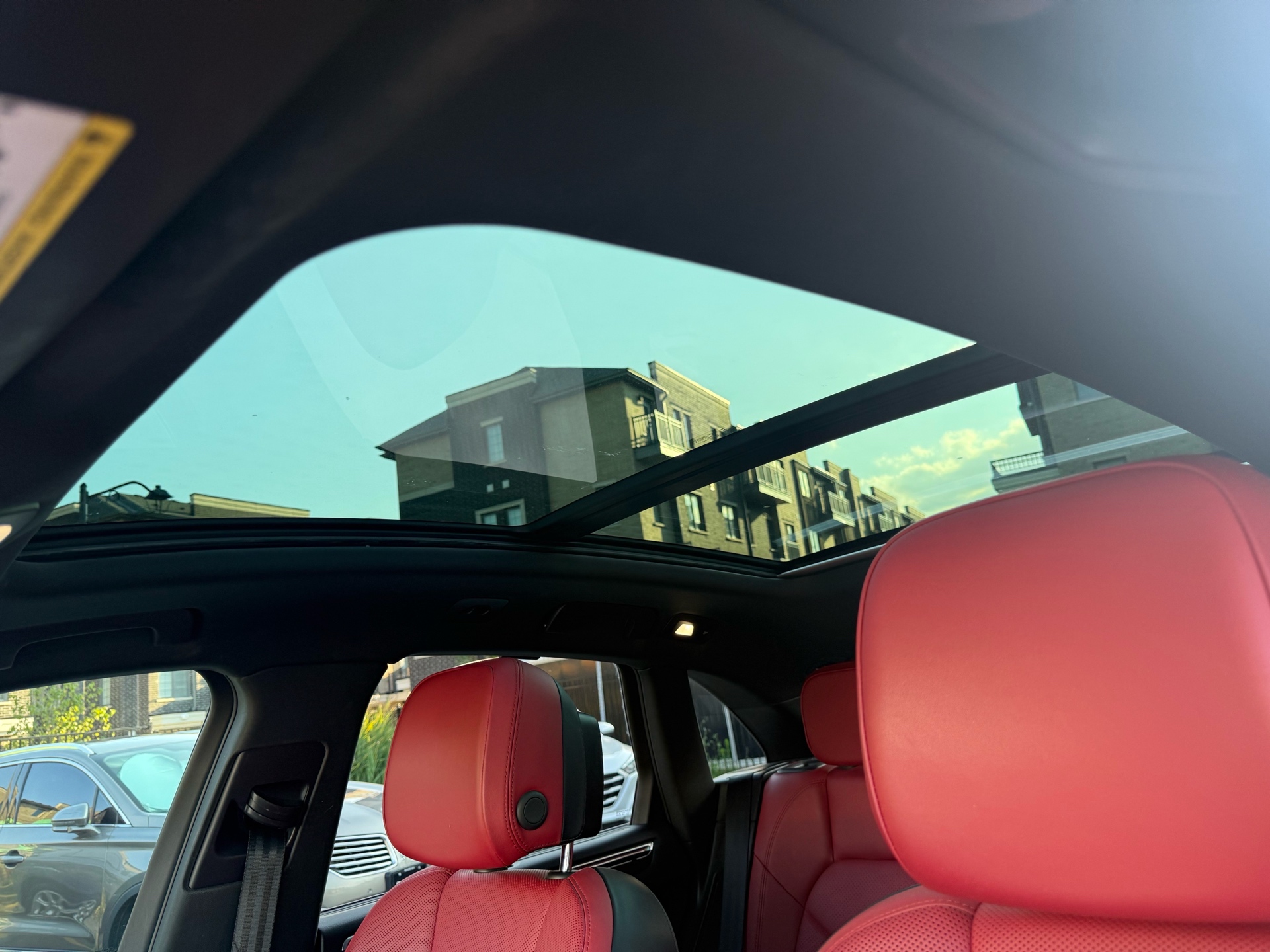 /carage/2016-Porsche-Macan-5015237932258128.jpg