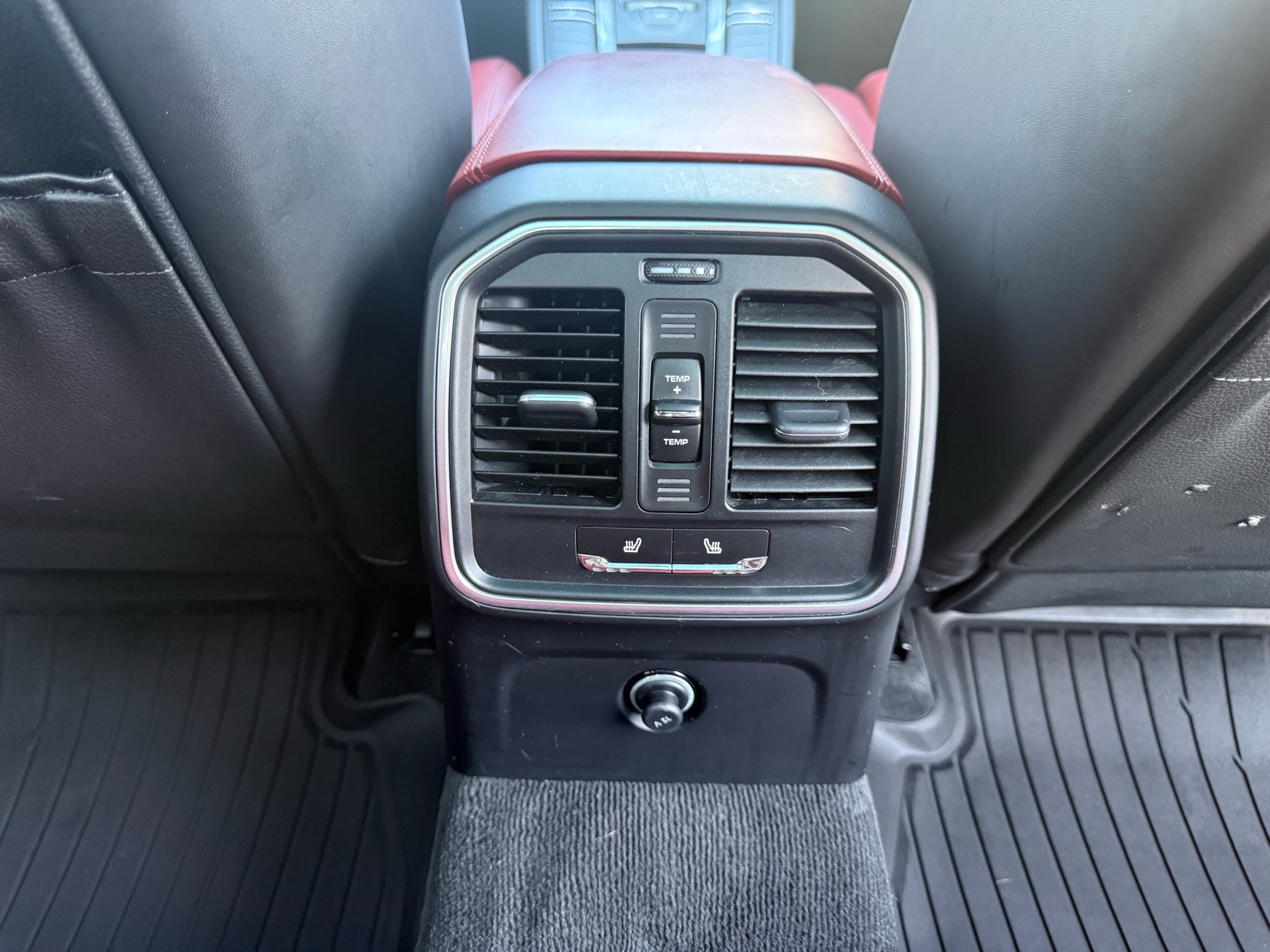 /carage/2016-Porsche-Macan-5541145322476619.jpg