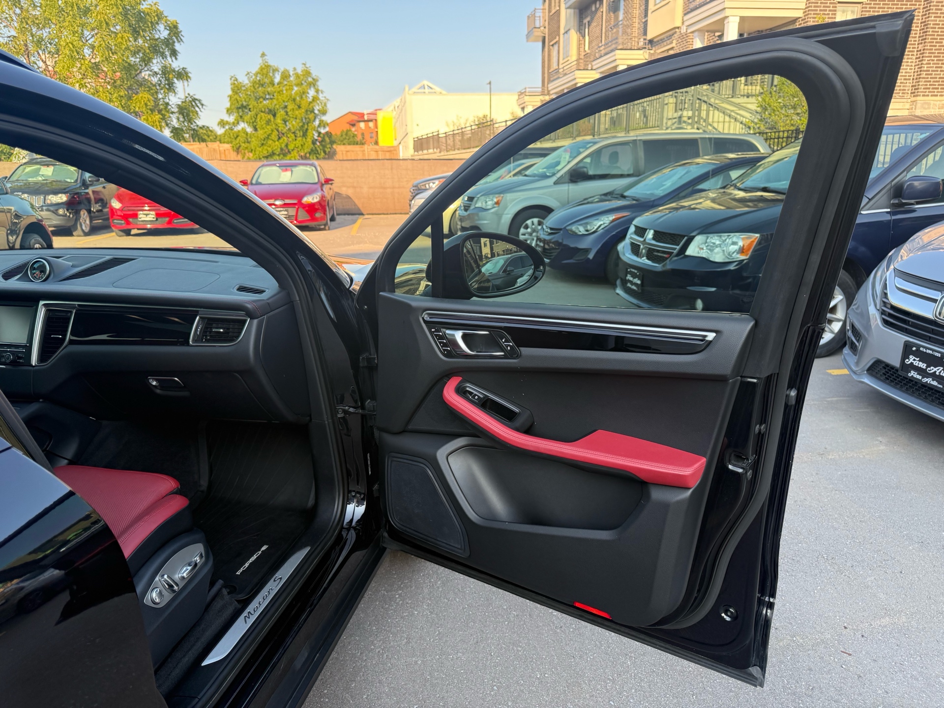 /carage/2016-Porsche-Macan-5864544667528349.jpg