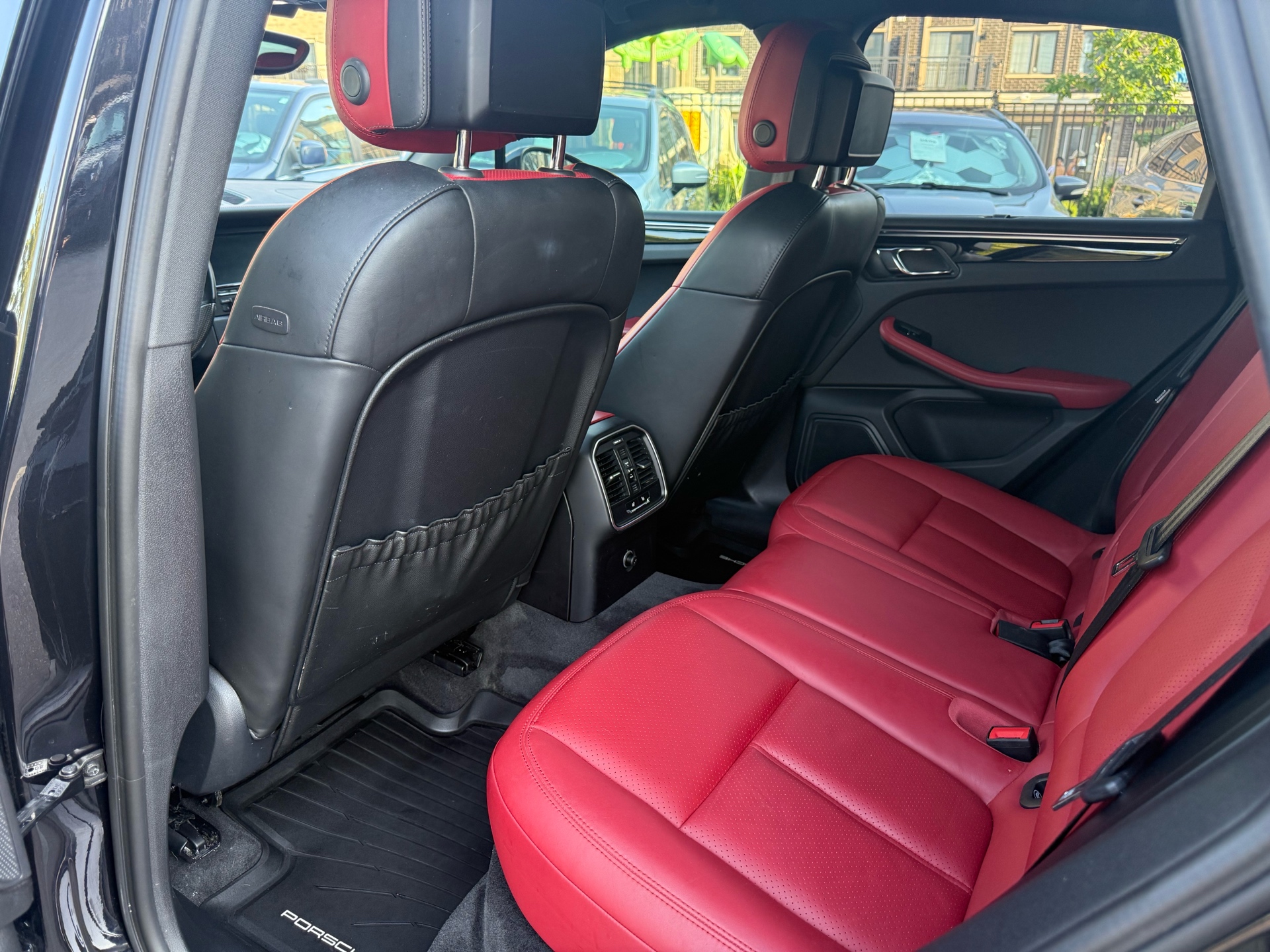 /carage/2016-Porsche-Macan-6199671313600406.jpg