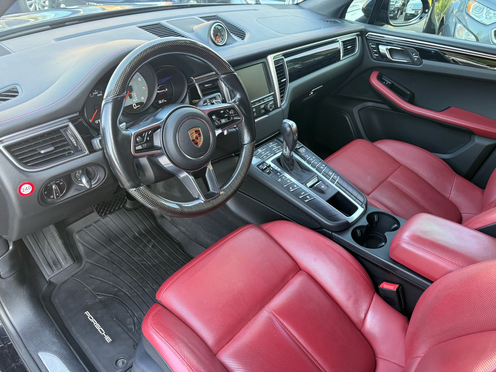 /carage/2016-Porsche-Macan-8238865829429147.jpg