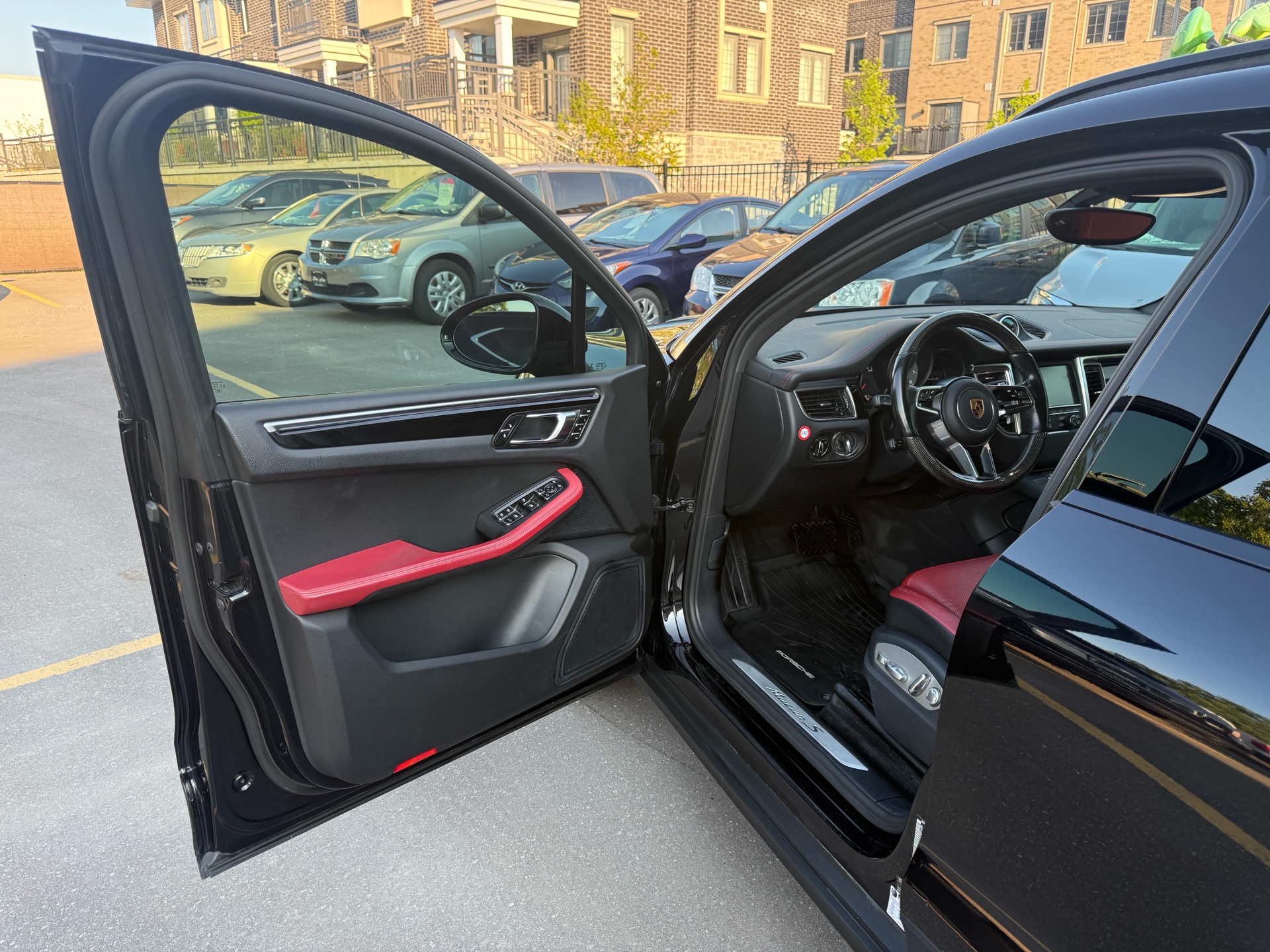 /carage/2016-Porsche-Macan-824700884231031.jpg