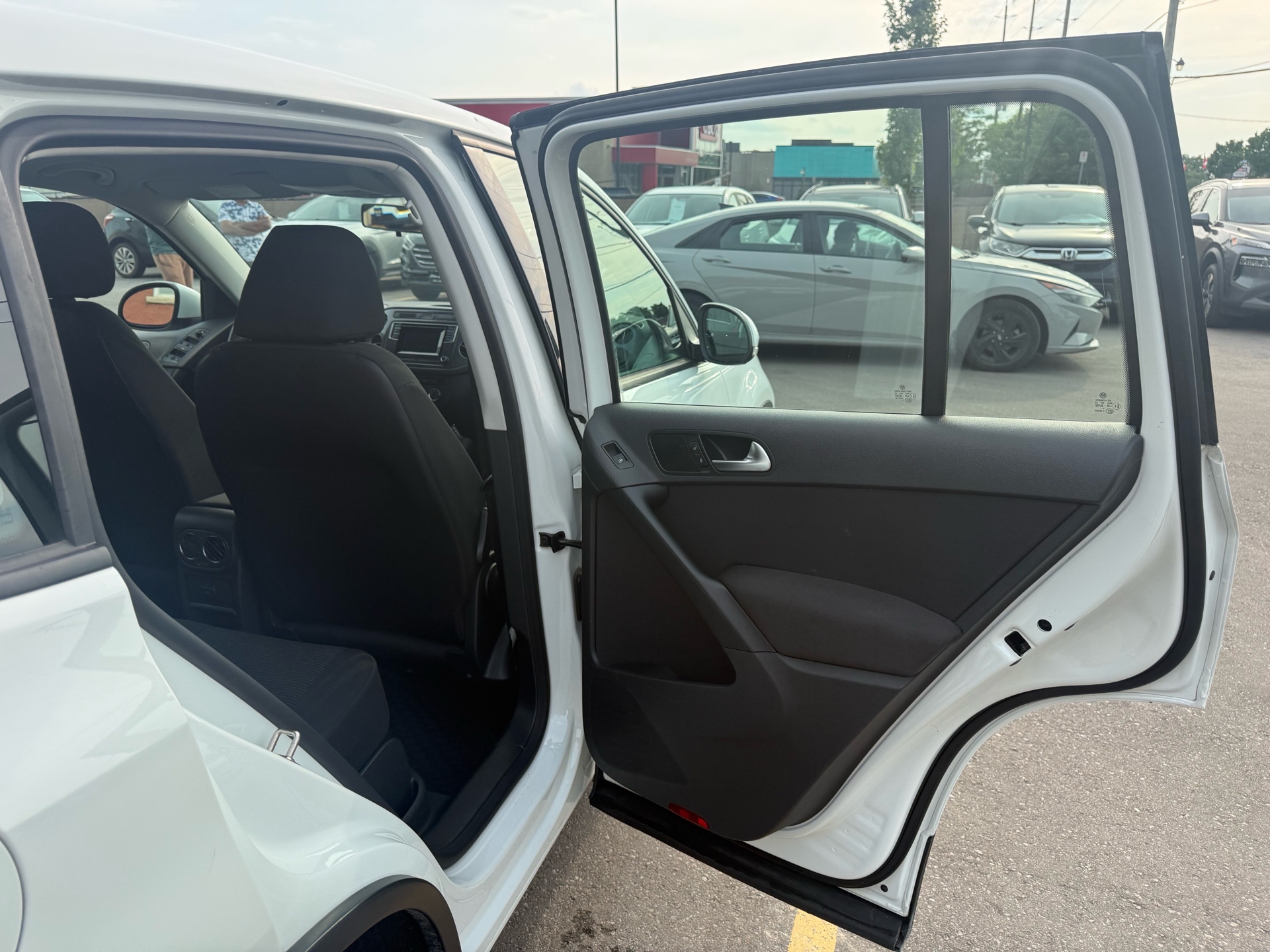 /carage/2016-Volkswagen-Tiguan-1865922973332319.jpg