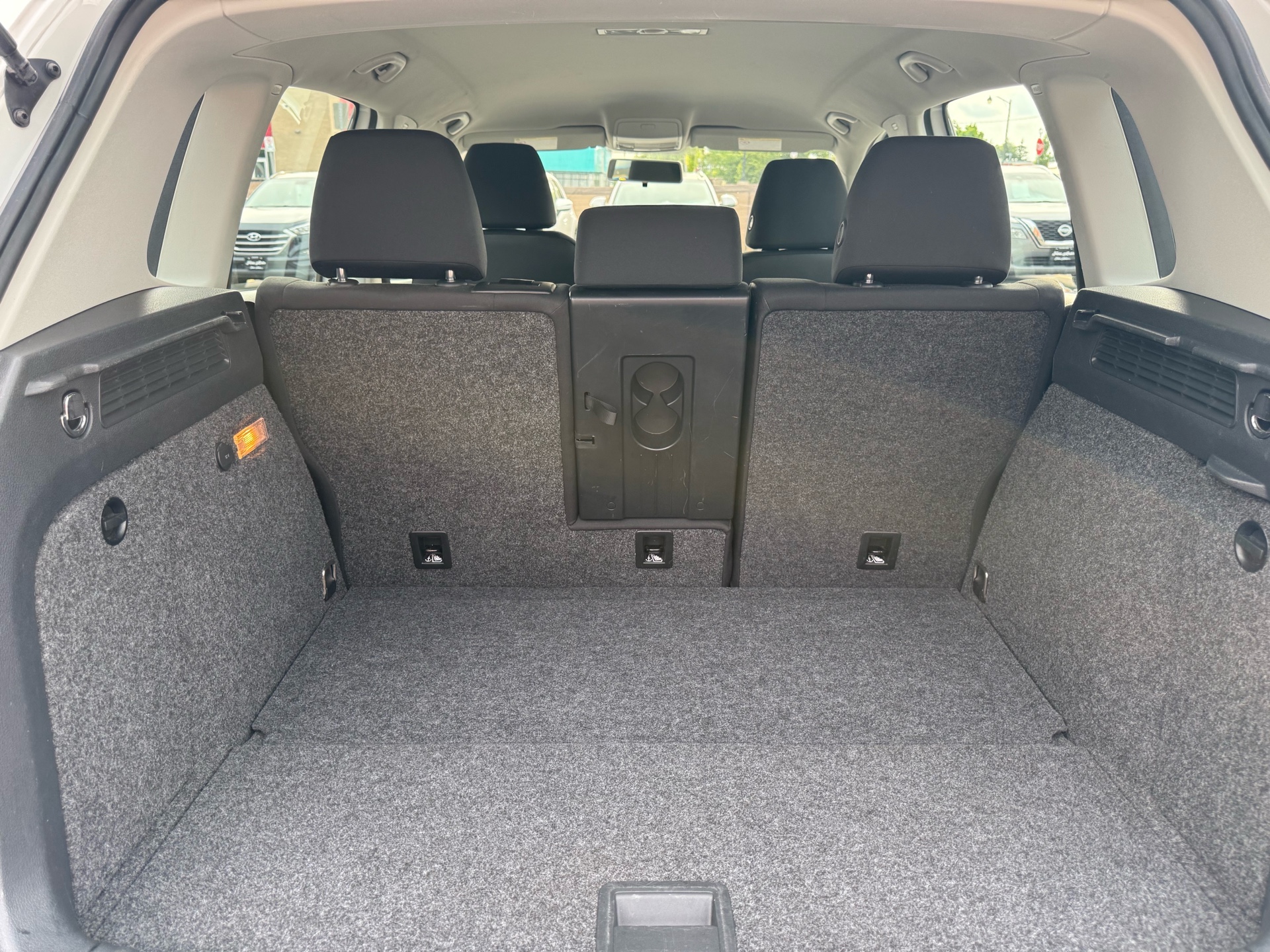 /carage/2016-Volkswagen-Tiguan-22077514577793544.jpg