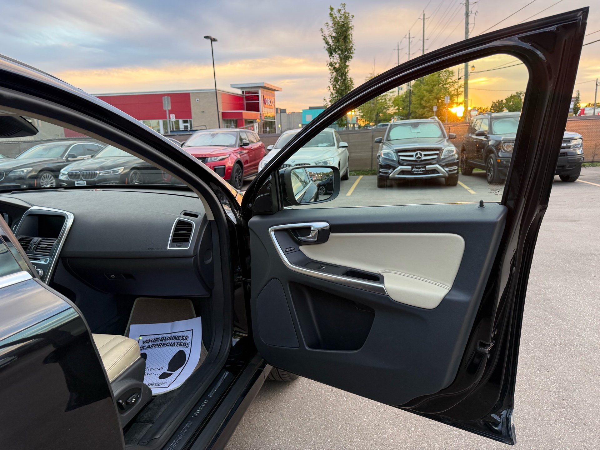 /carage/2016-Volvo-XC60-028586323587165507.jpg