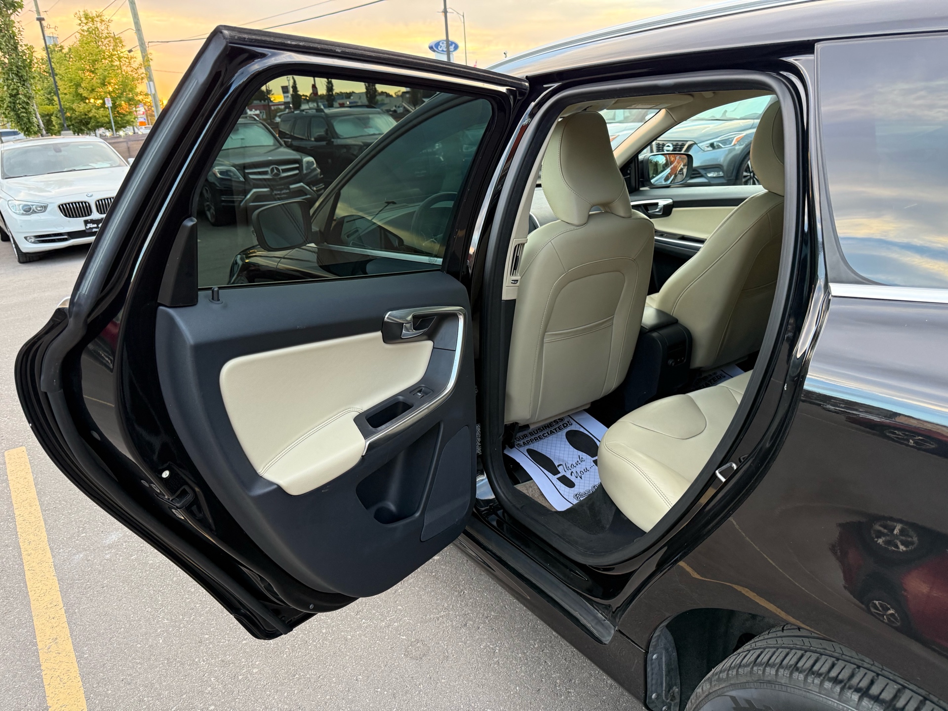 /carage/2016-Volvo-XC60-043218723817454174.jpg