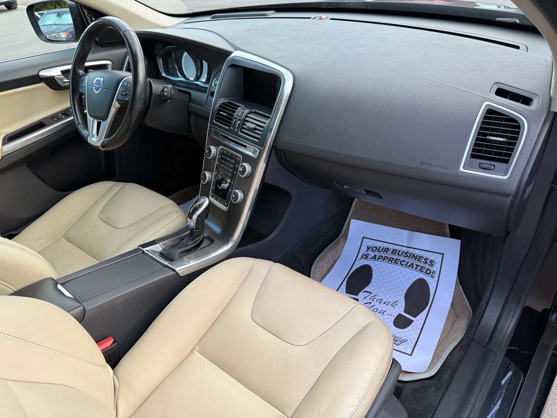 /carage/2016-Volvo-XC60-056810403771432094.jpg