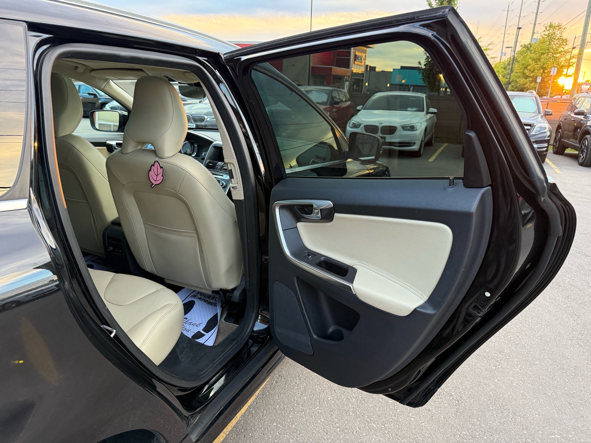 /carage/2016-Volvo-XC60-713186309354005.jpg