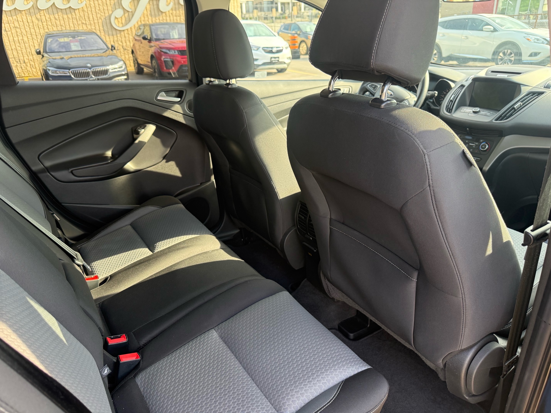 /carage/2017-Ford-Escape-010180922232954304.jpg